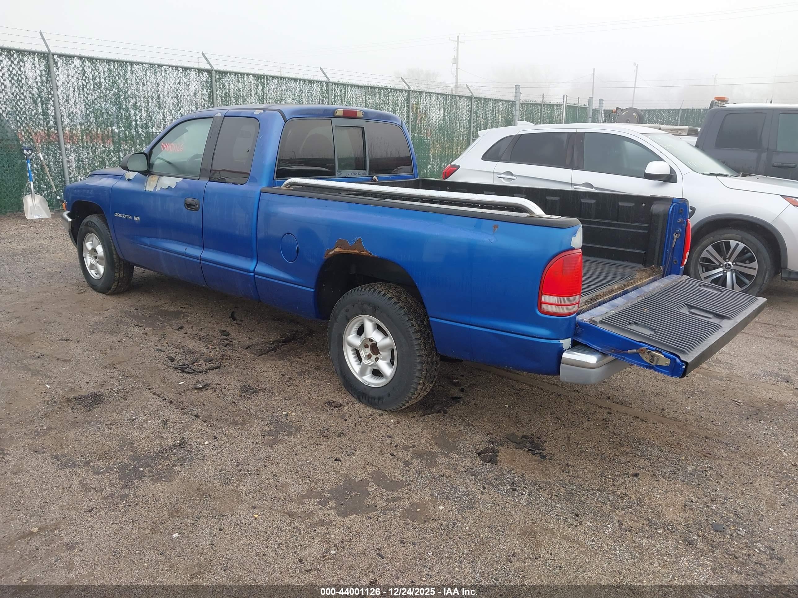 DODGE DAKOTA image 3