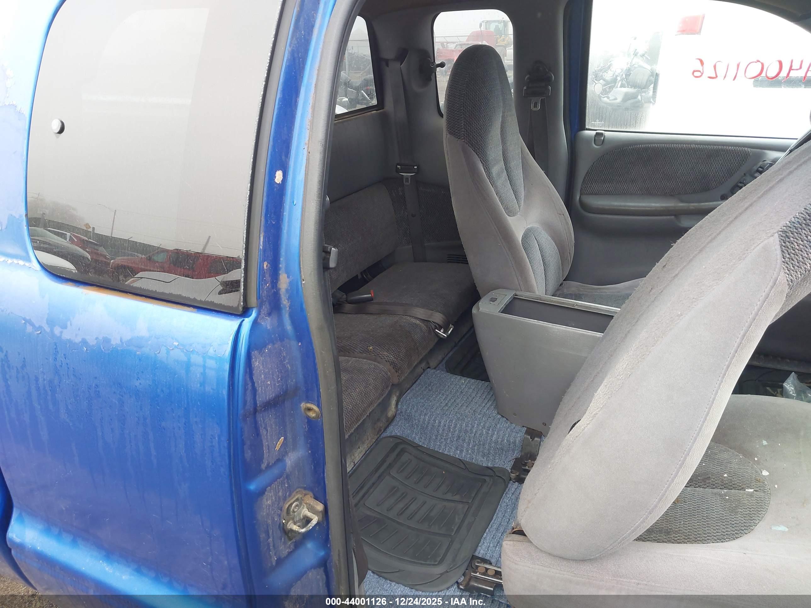 DODGE DAKOTA image 8