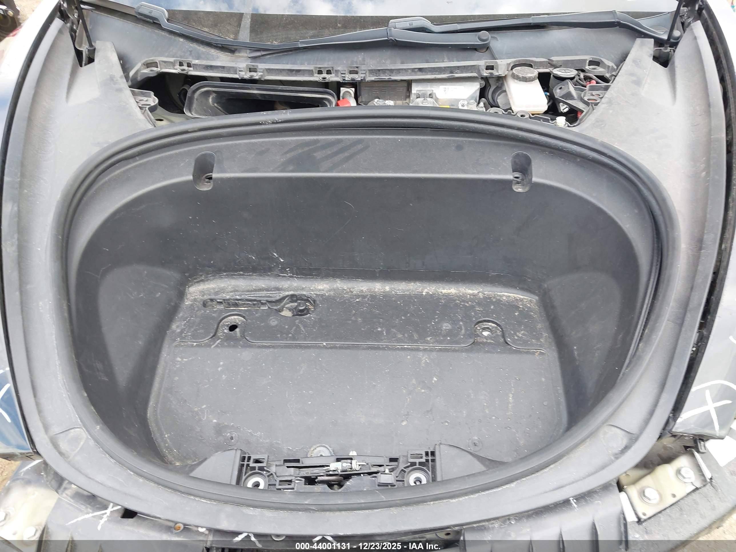 TESLA MODEL image 10