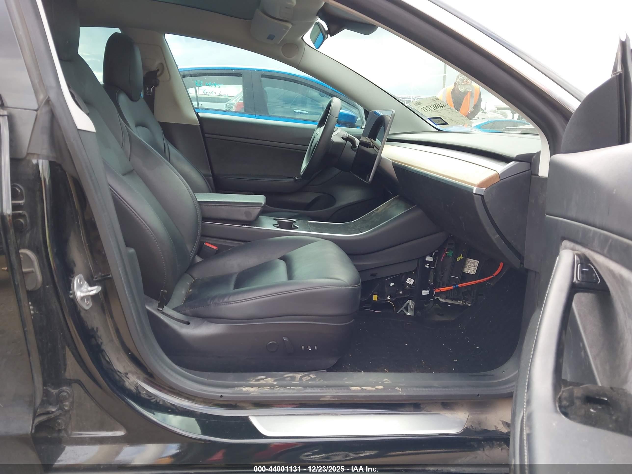 TESLA MODEL image 5