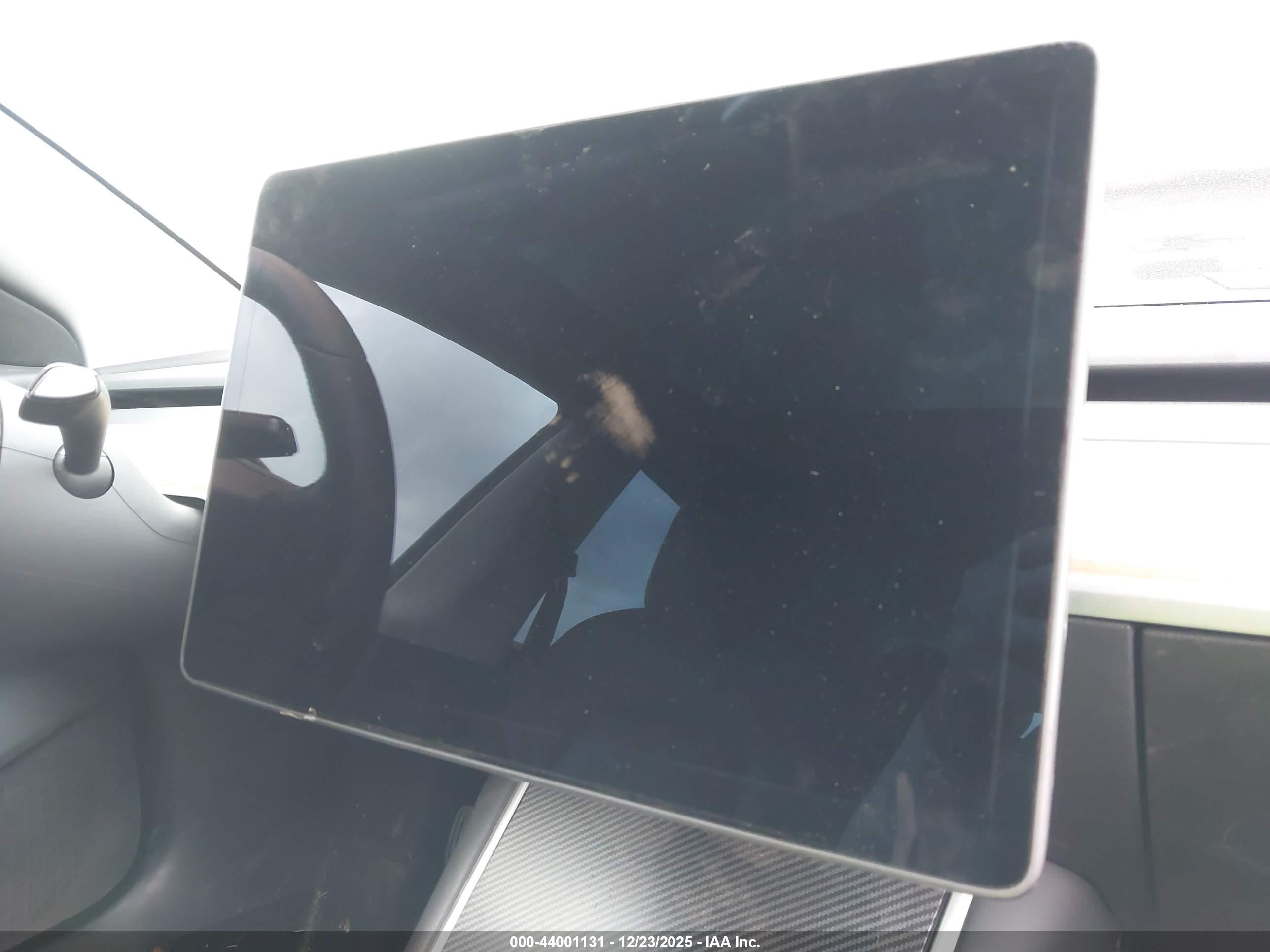 TESLA MODEL image 7