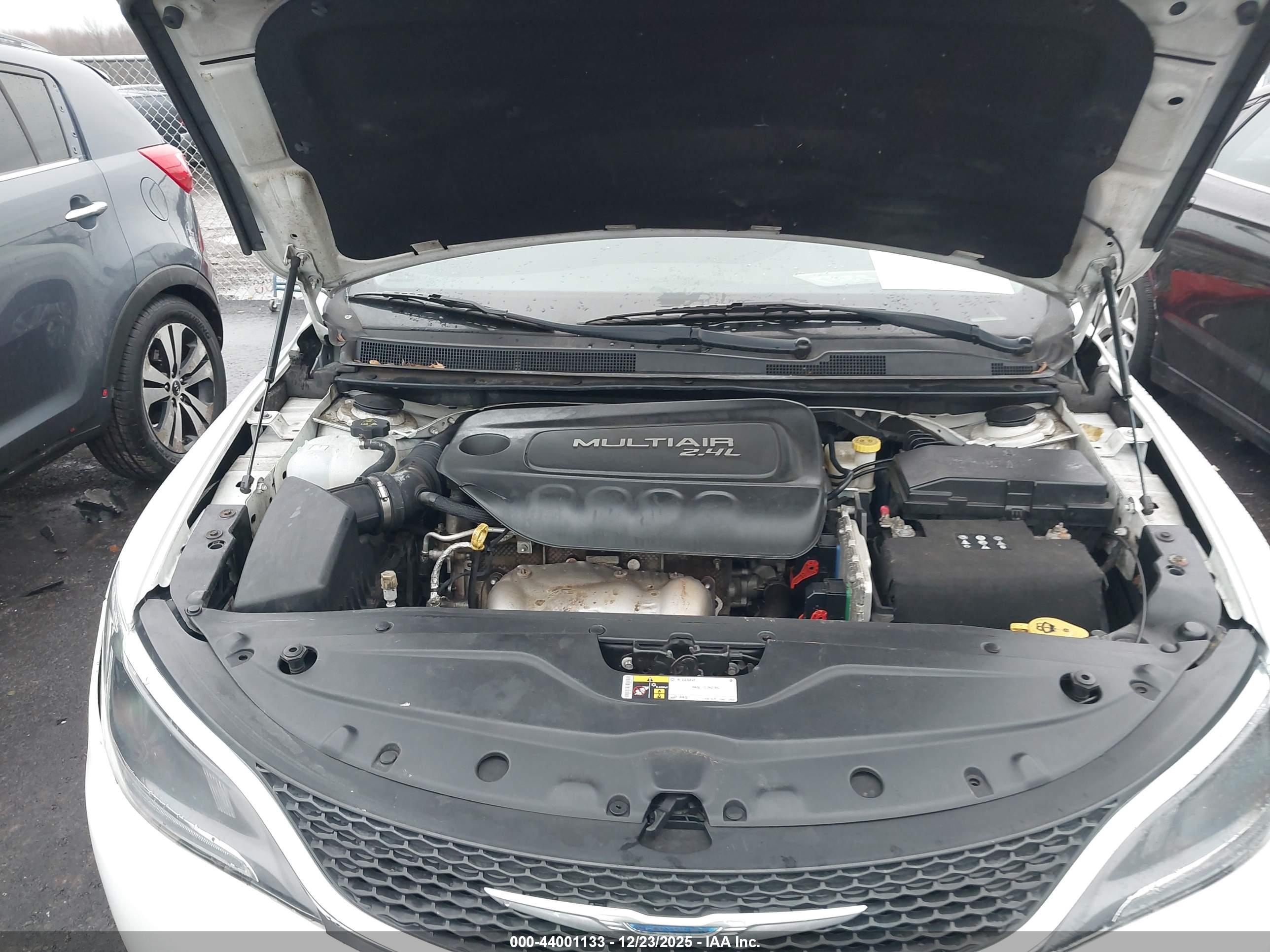 CHRYSLER 200 image 10