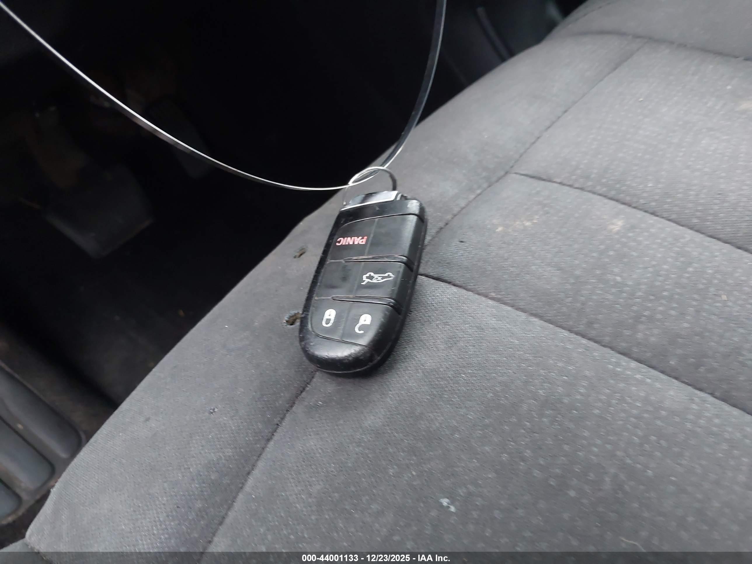 CHRYSLER 200 image 11