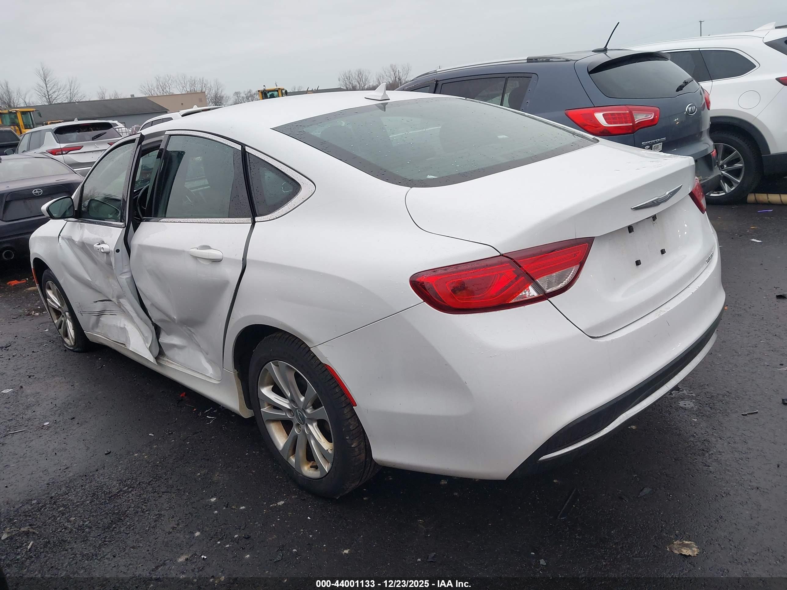 CHRYSLER 200 image 3