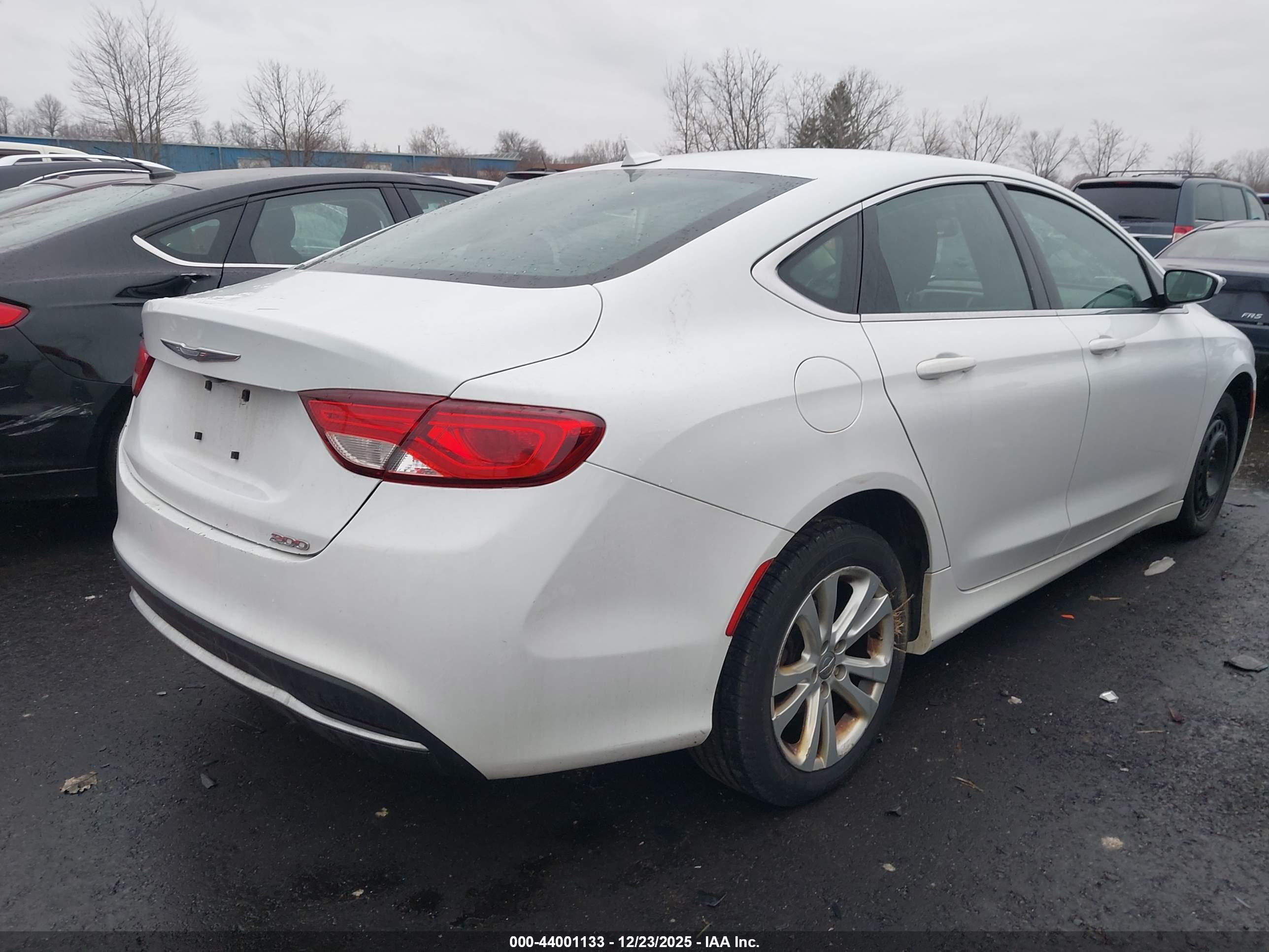 CHRYSLER 200 image 4