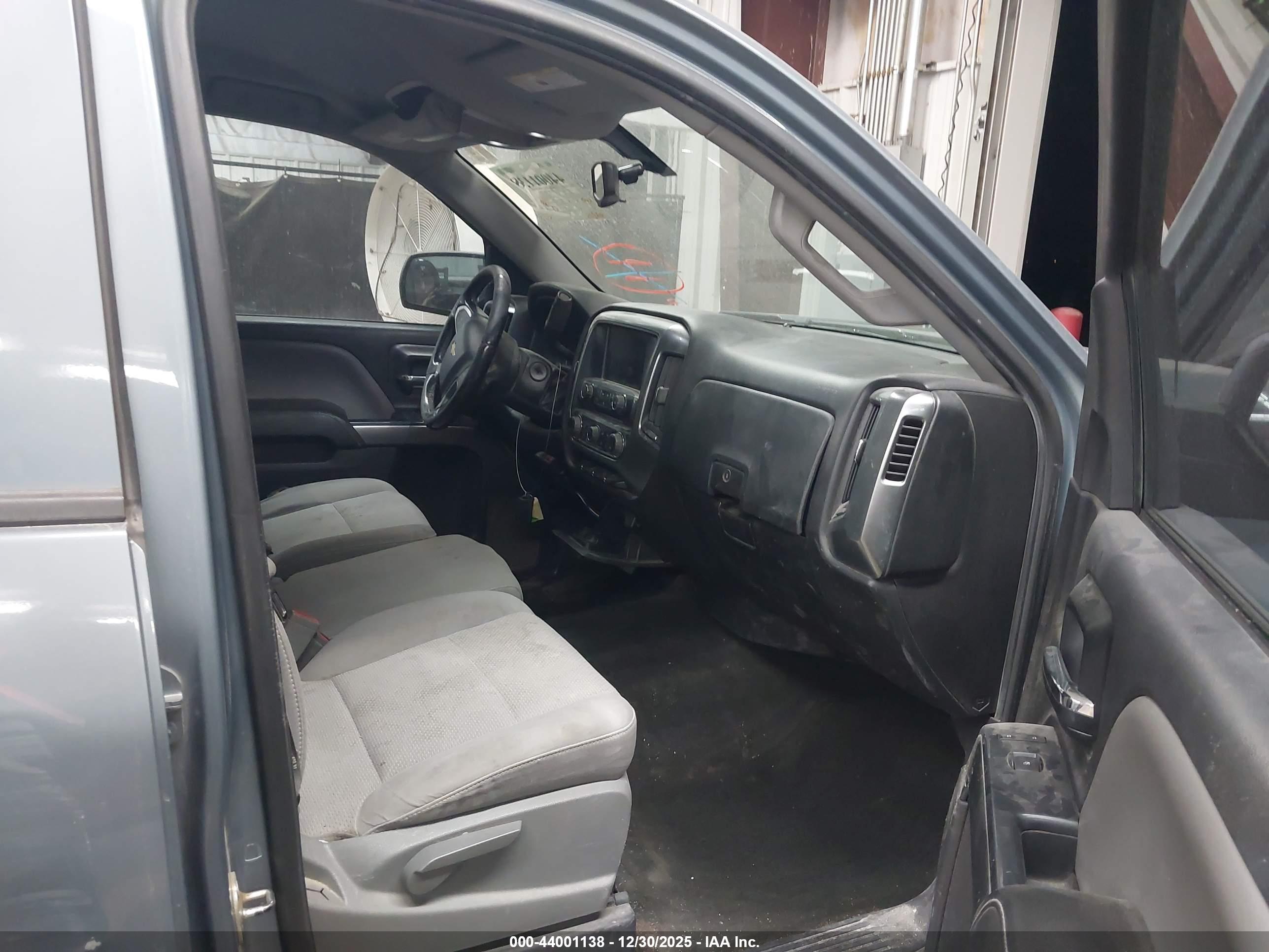 CHEVROLET SILVERADO image 5