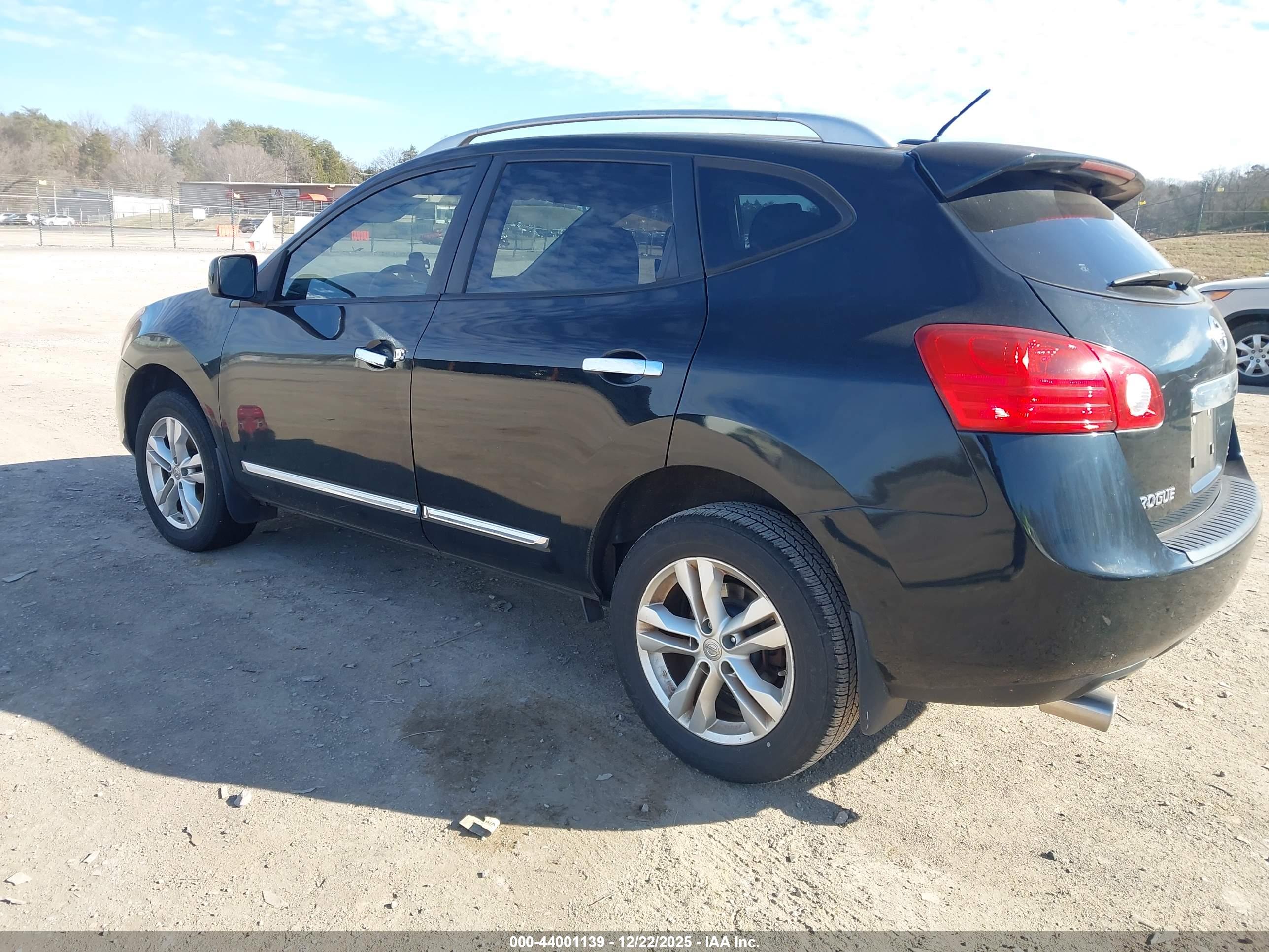 NISSAN ROGUE image 3