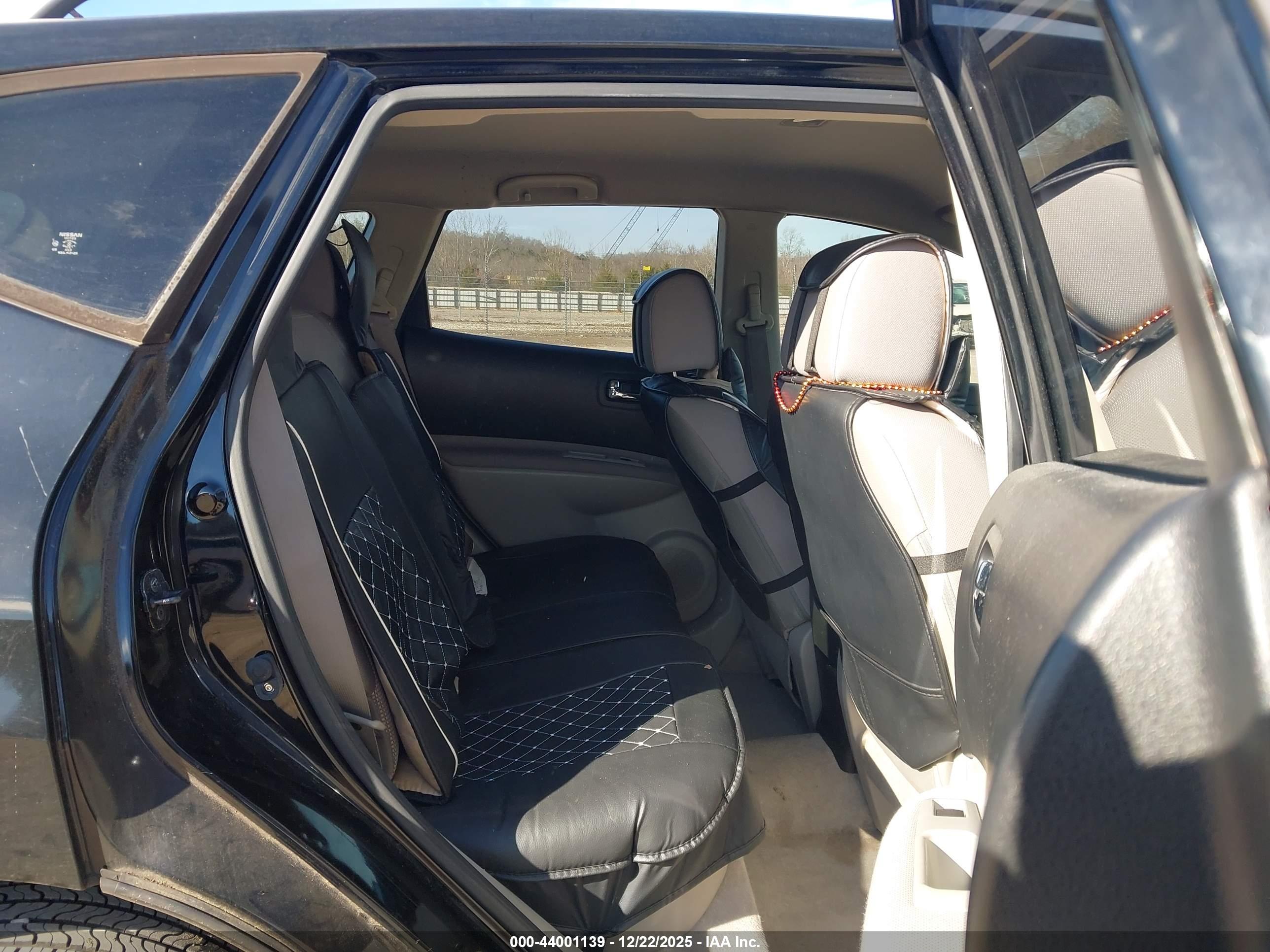 NISSAN ROGUE image 8