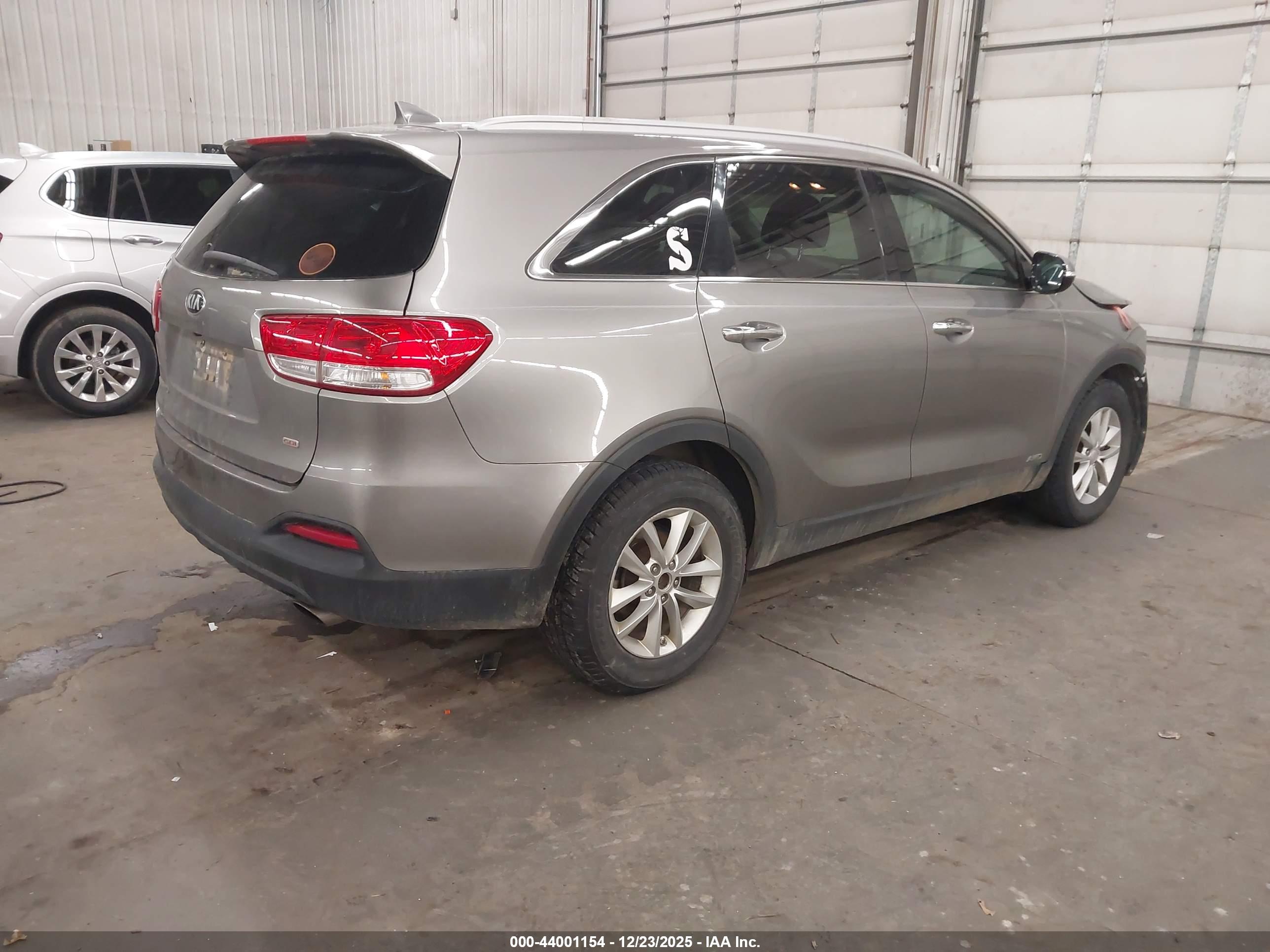 KIA SORENTO image 4