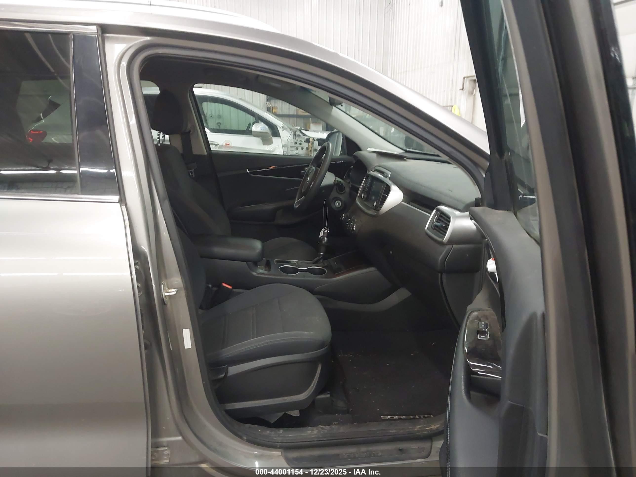 KIA SORENTO image 5