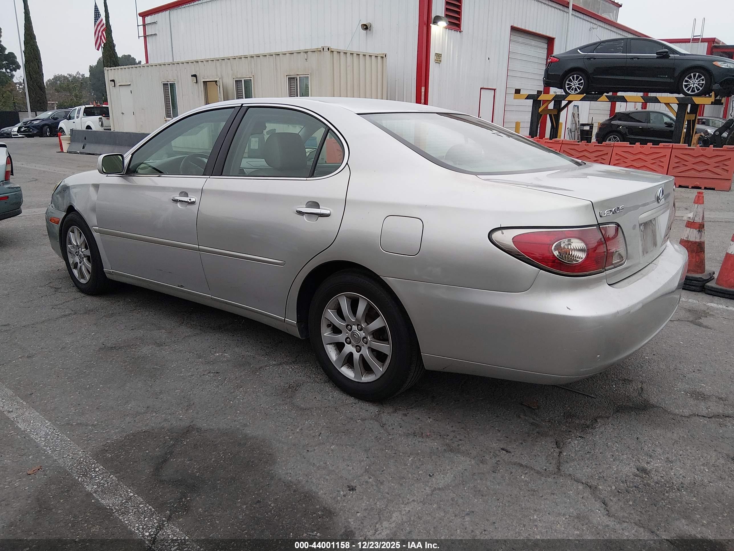 LEXUS ES image 3