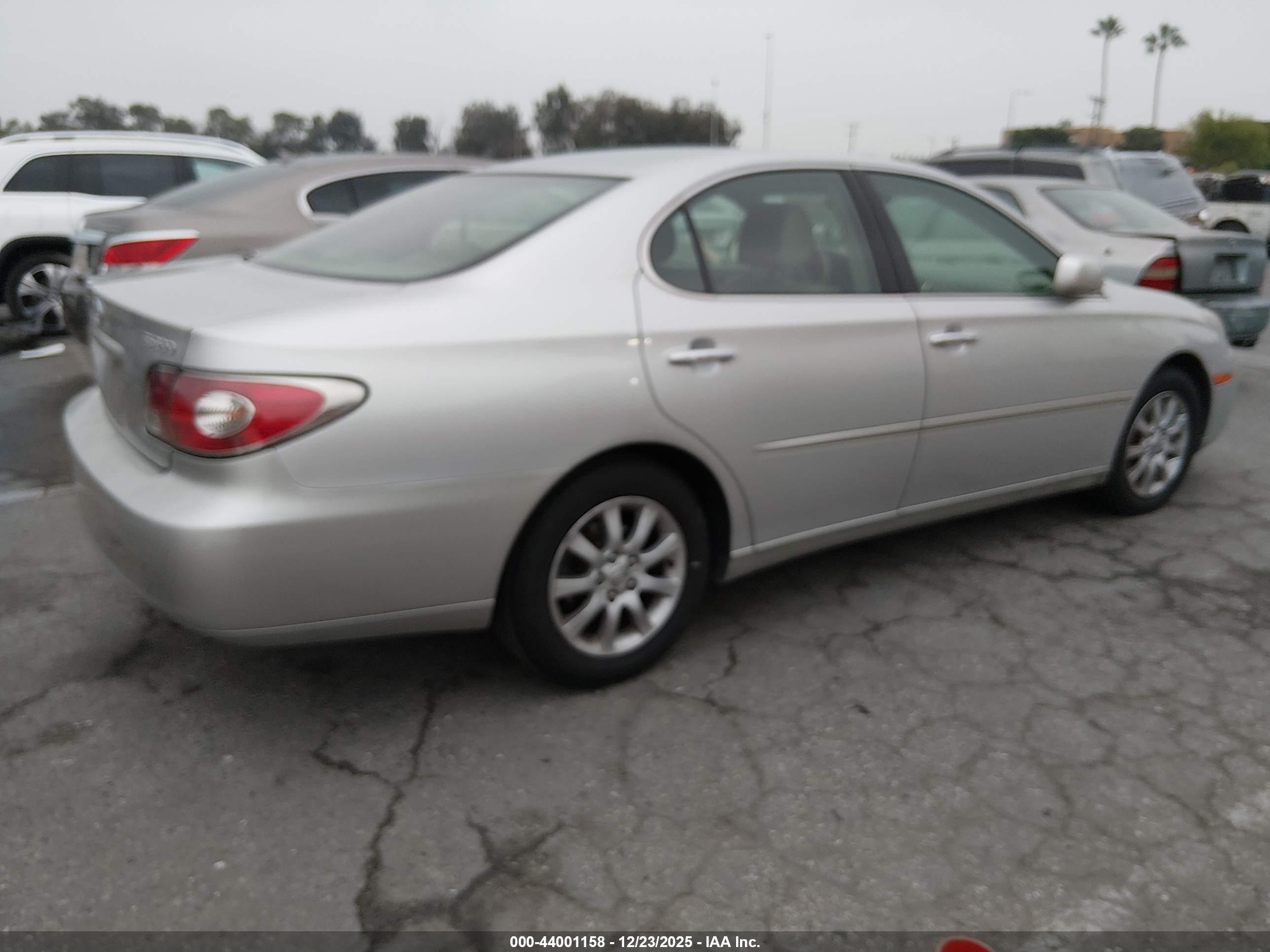 LEXUS ES image 4