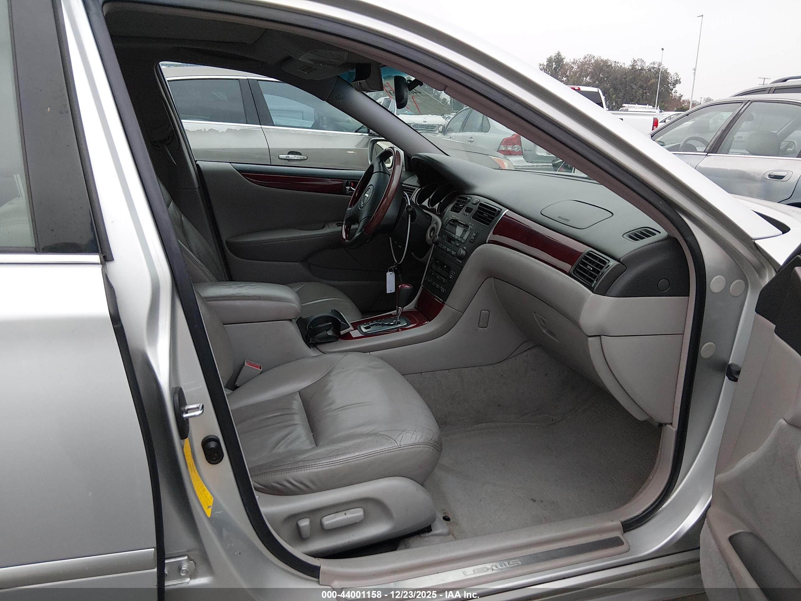 LEXUS ES image 5