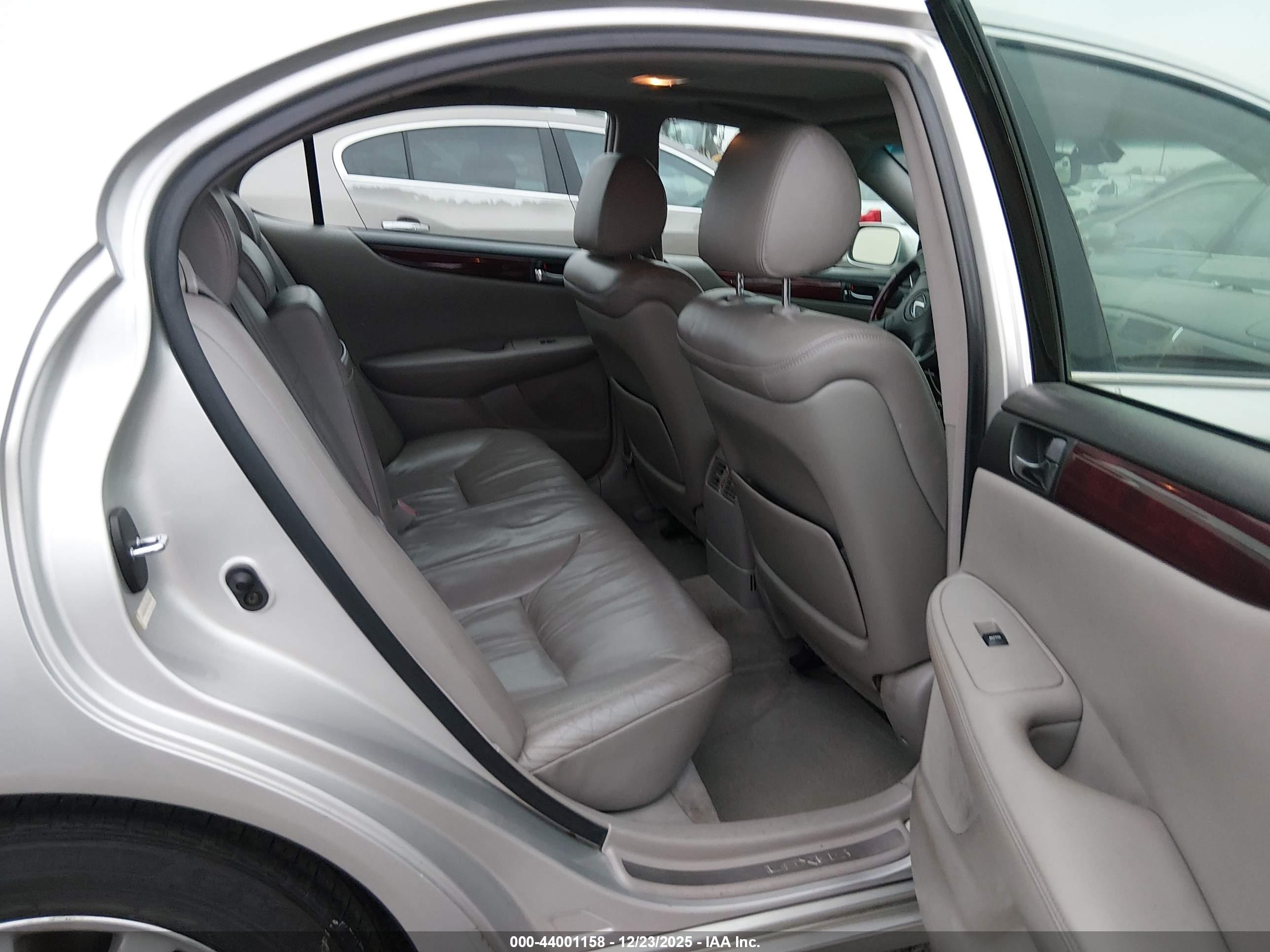 LEXUS ES image 8