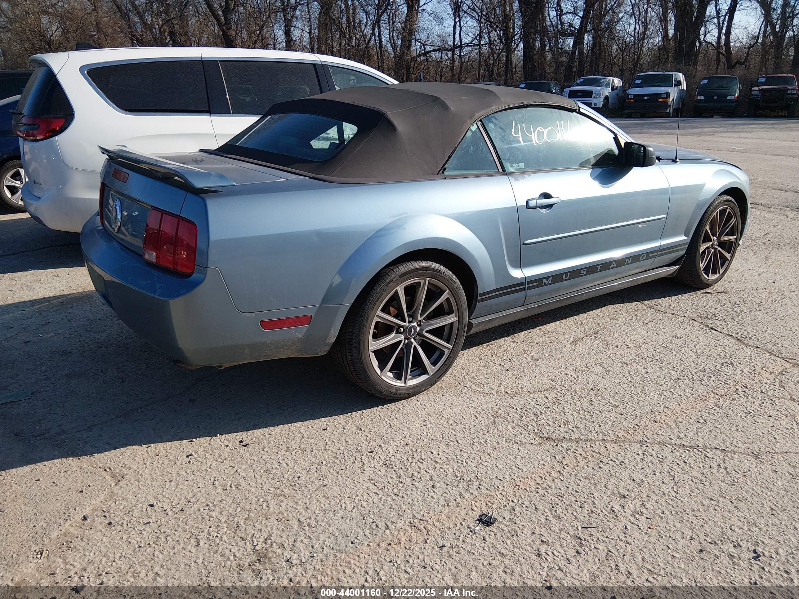 FORD MUSTANG image 4