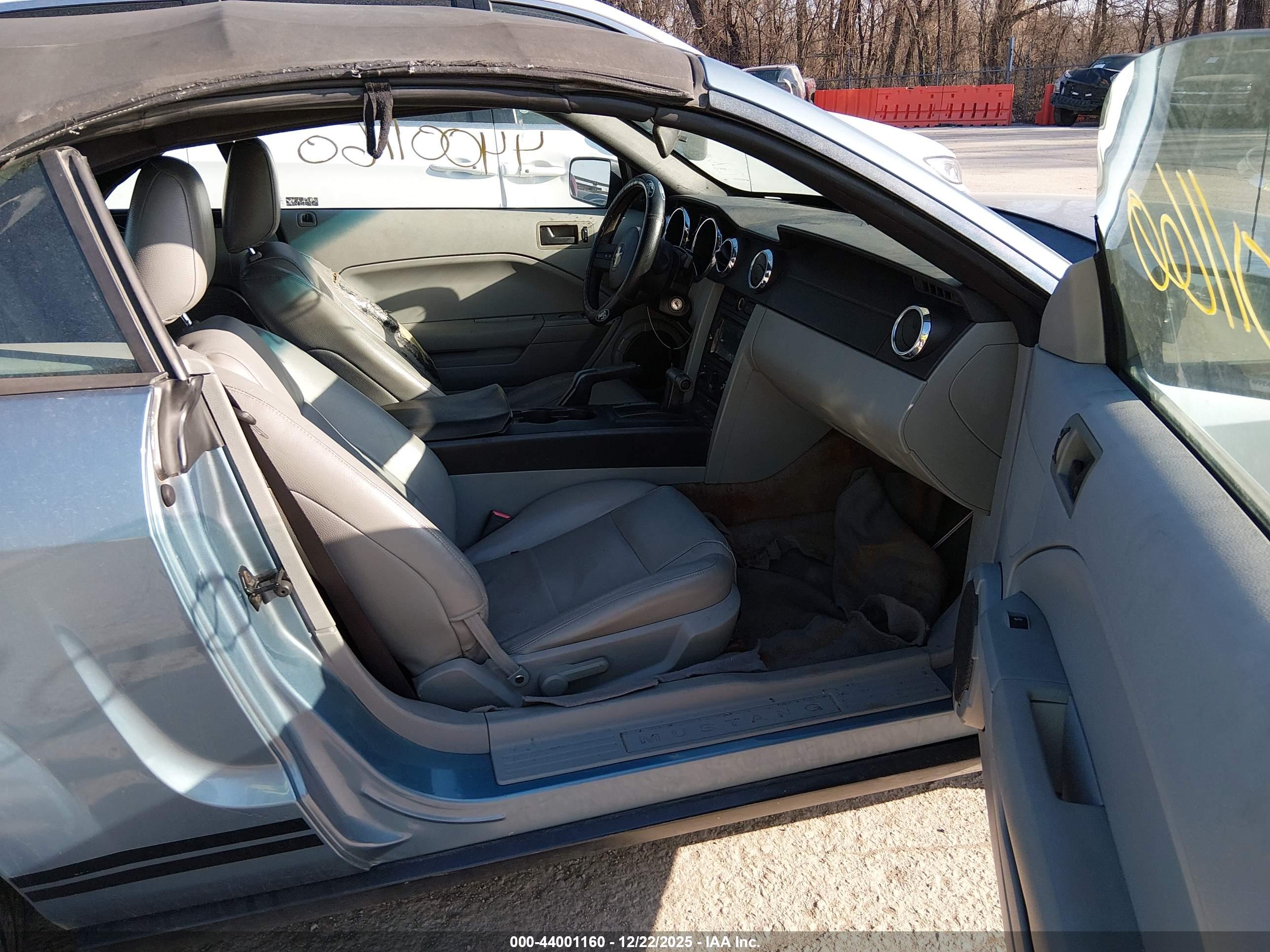 FORD MUSTANG image 5