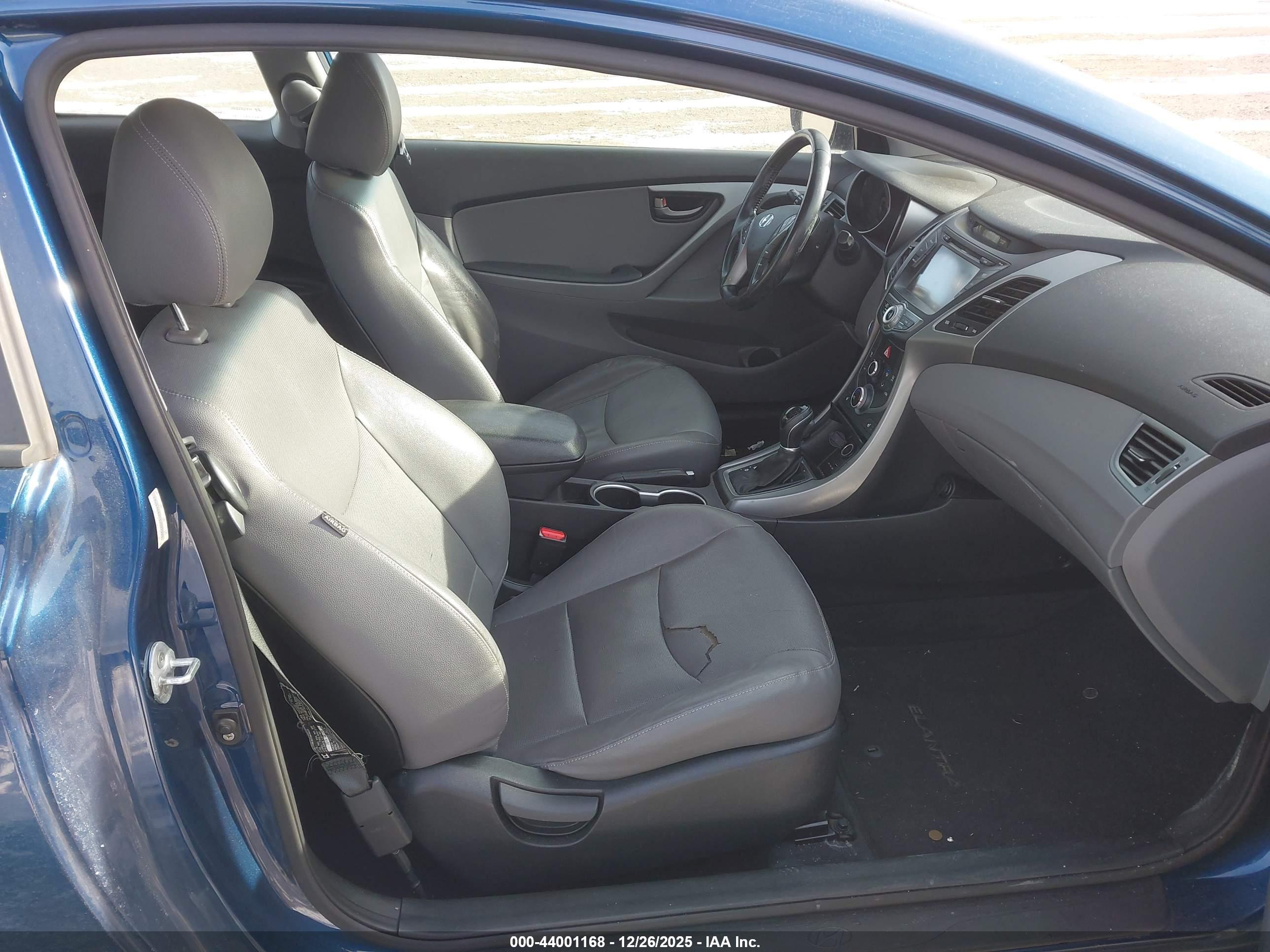 HYUNDAI ELANTRA image 5