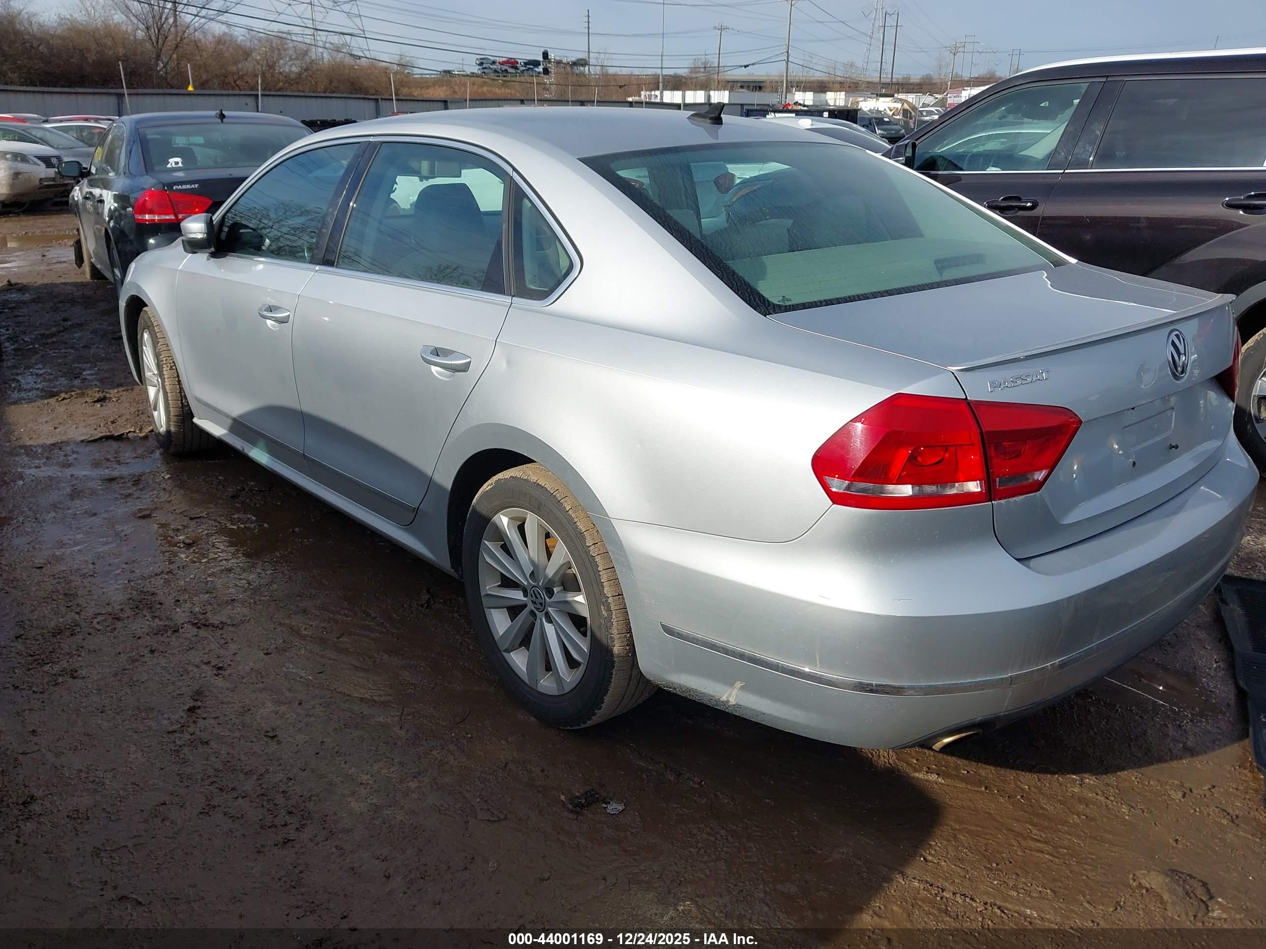 VOLKSWAGEN PASSAT image 3
