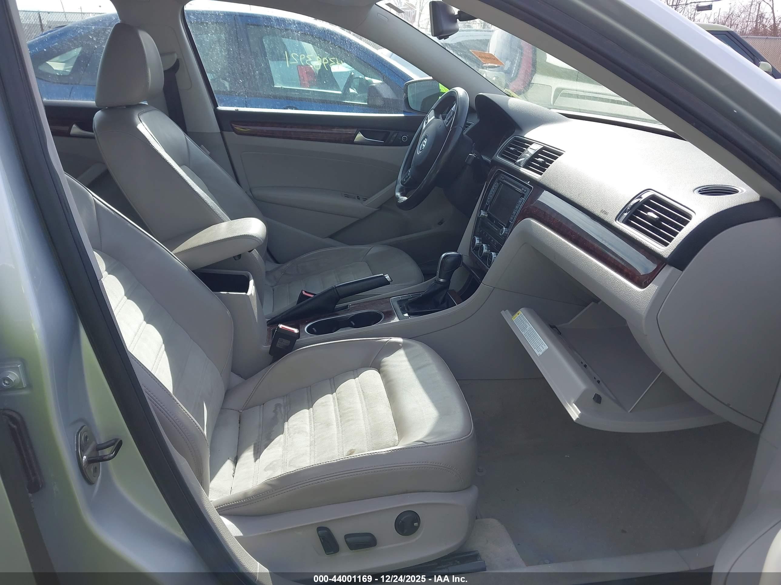 VOLKSWAGEN PASSAT image 5