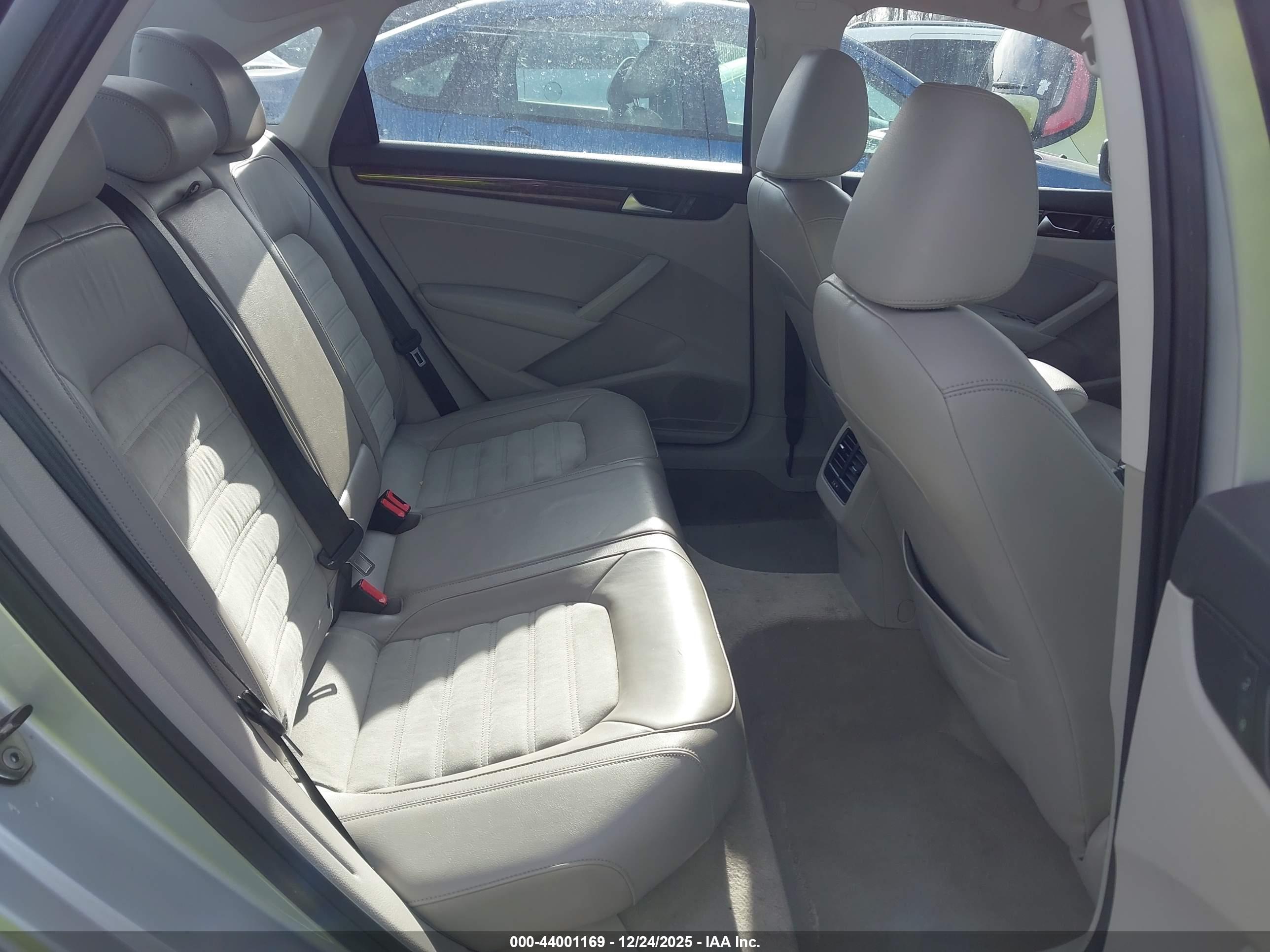 VOLKSWAGEN PASSAT image 8