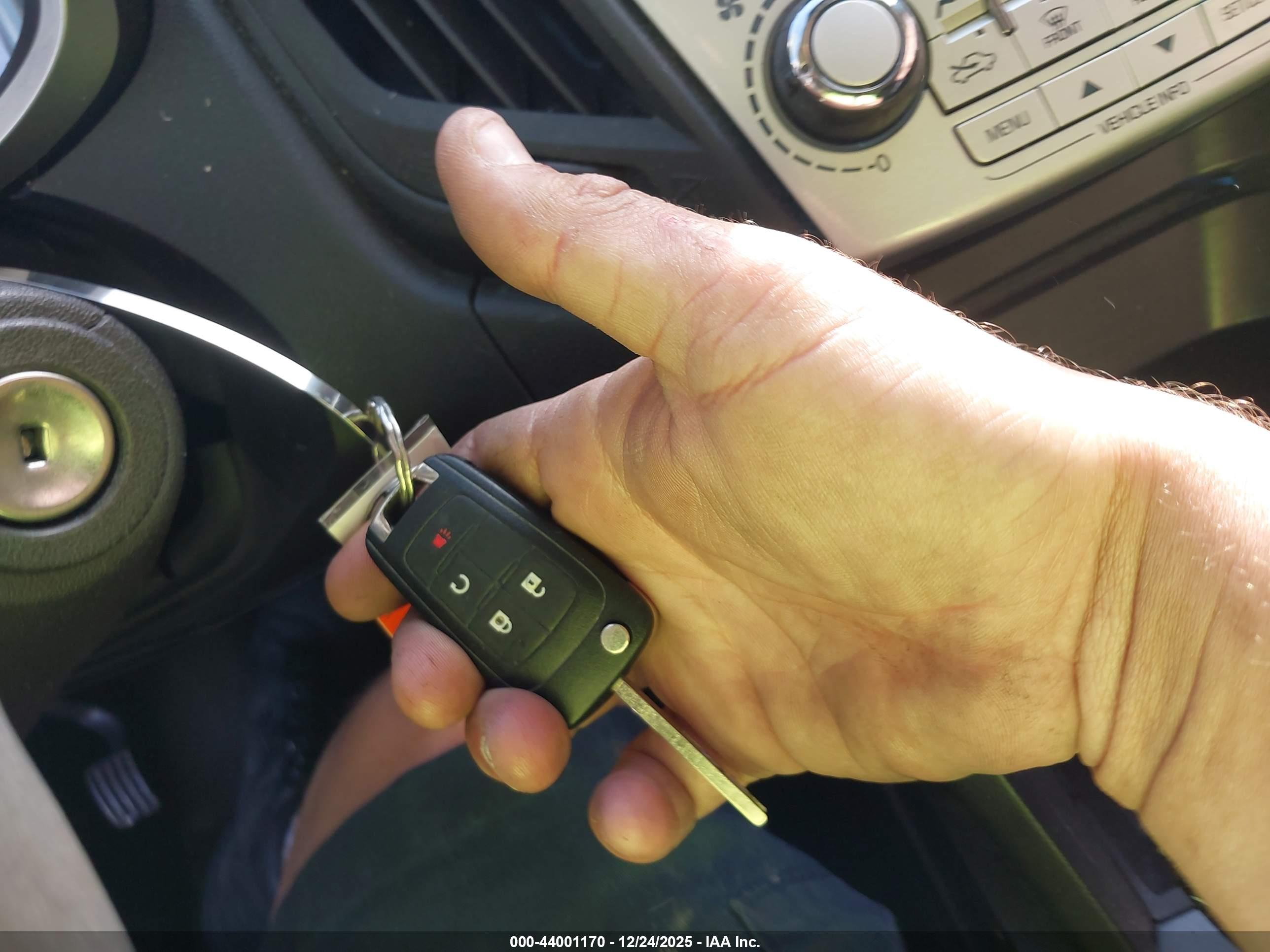 CHEVROLET EQUINOX image 11