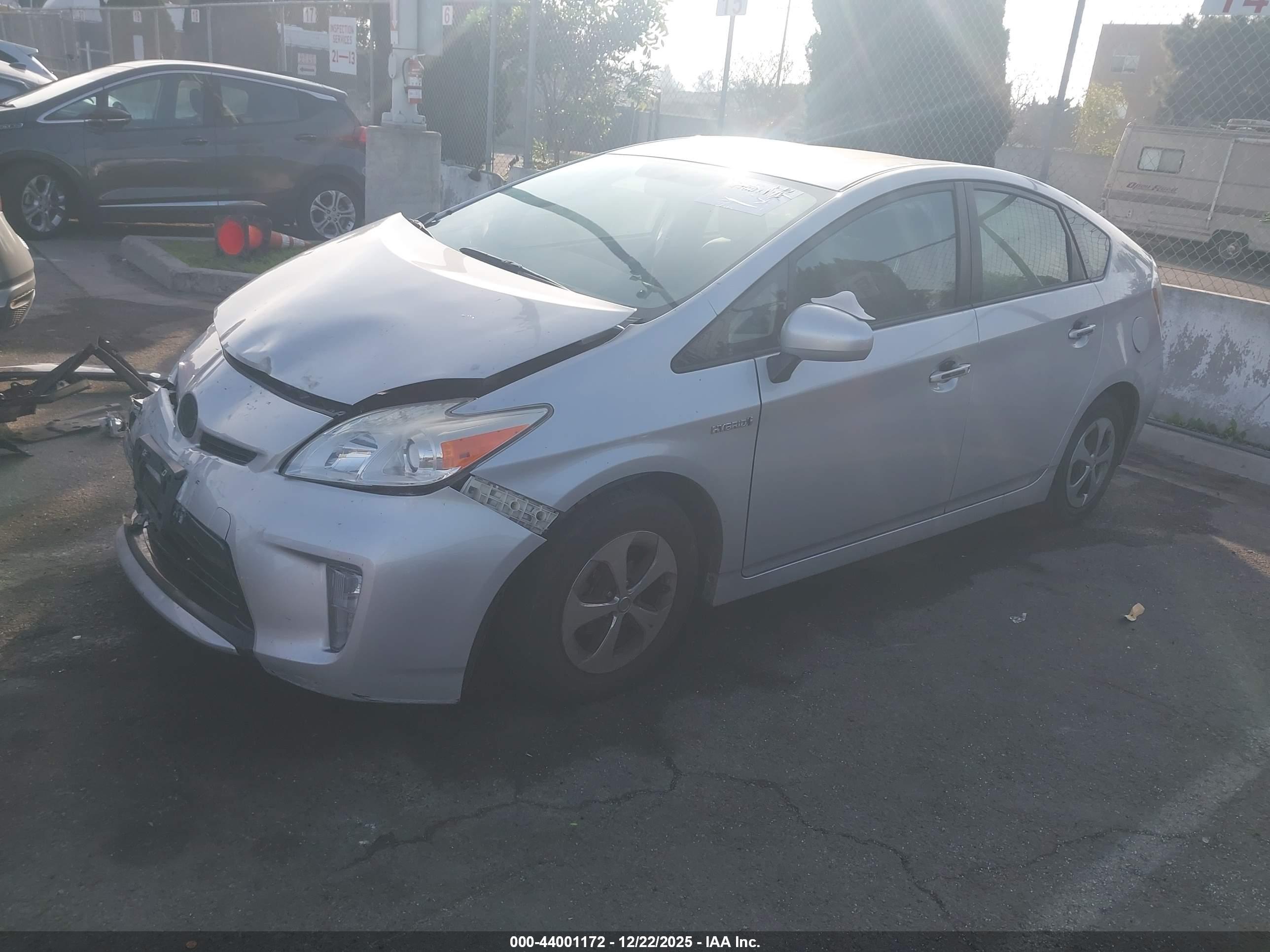 TOYOTA PRIUS image 2