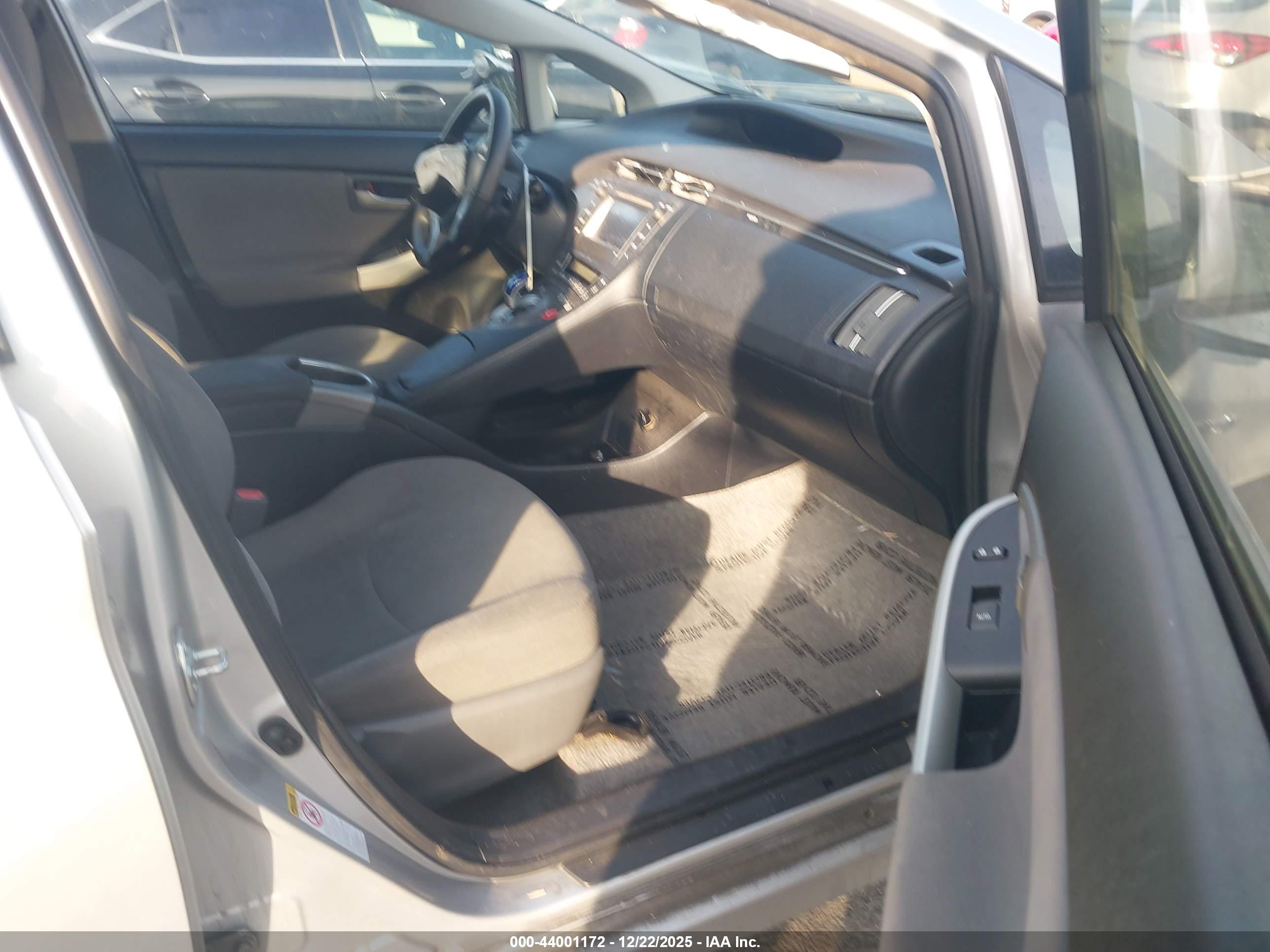 TOYOTA PRIUS image 5