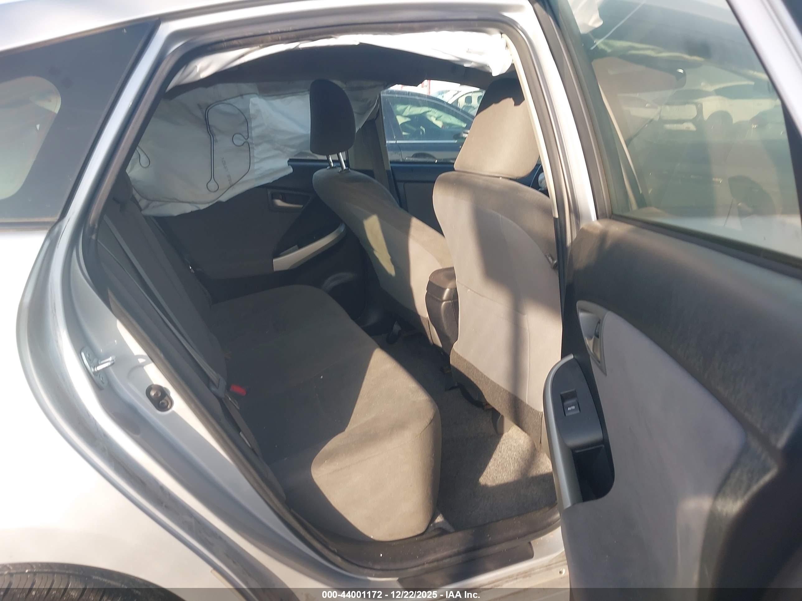 TOYOTA PRIUS image 8