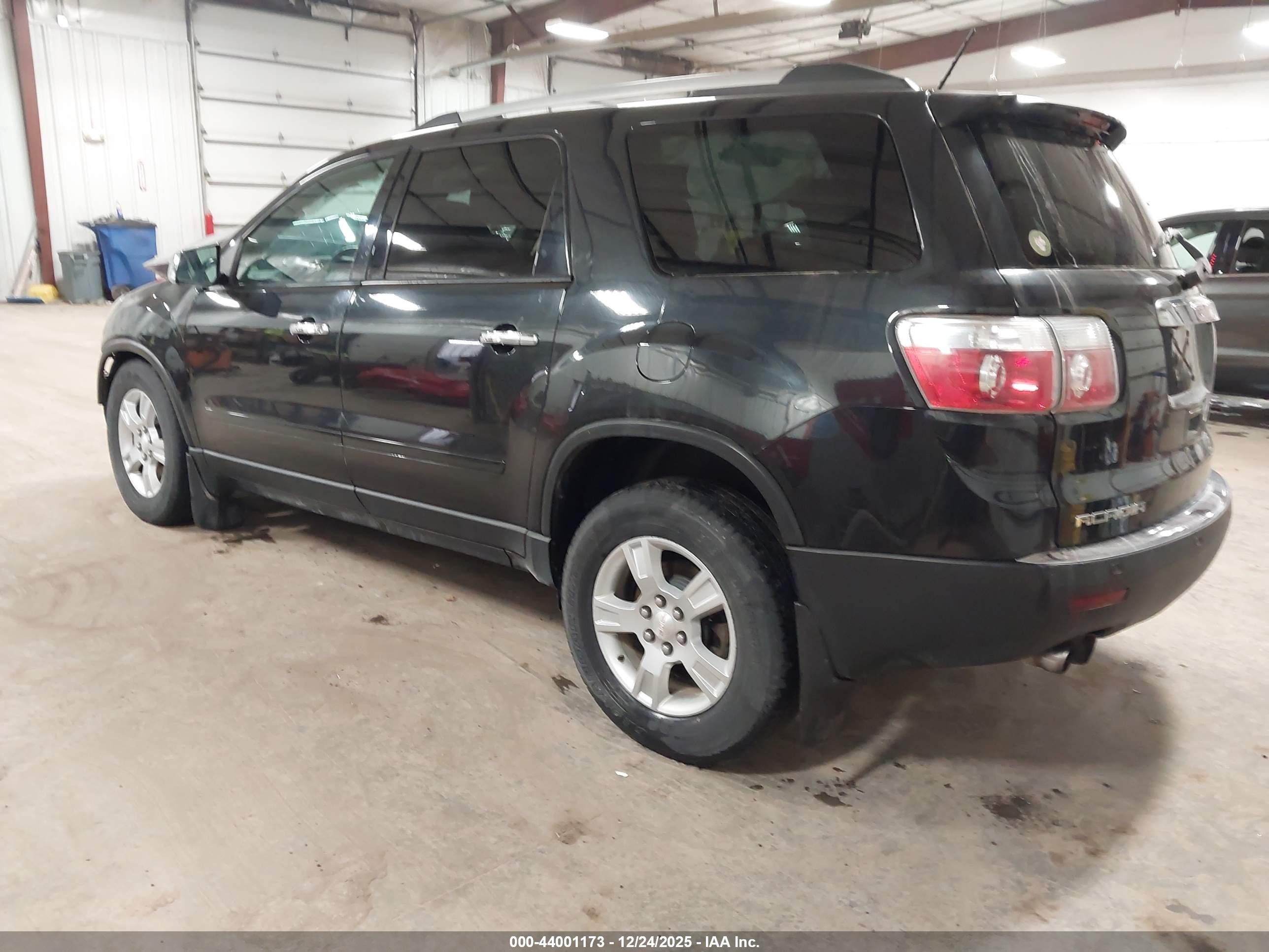 GMC ACADIA image 3