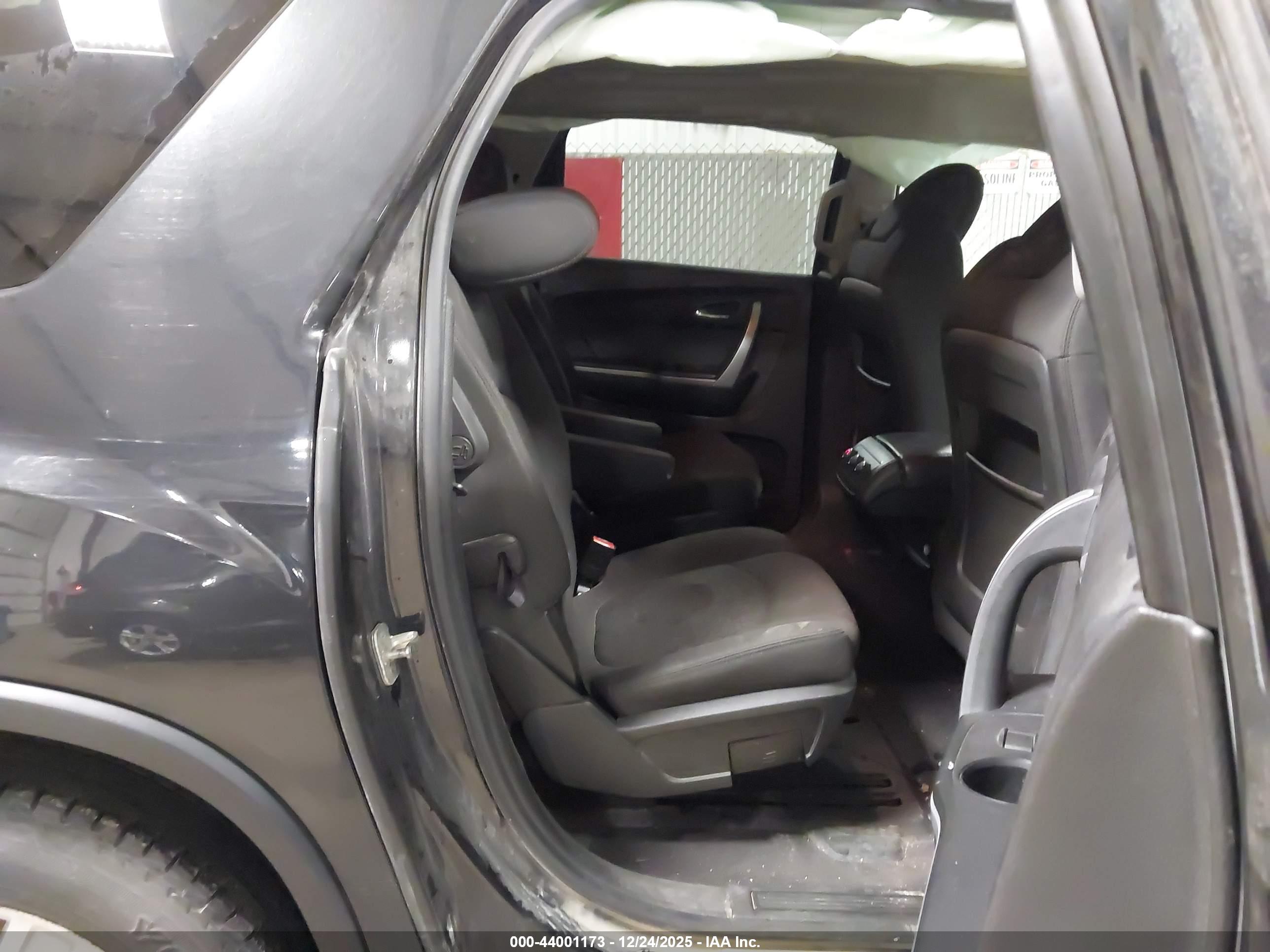 GMC ACADIA image 8