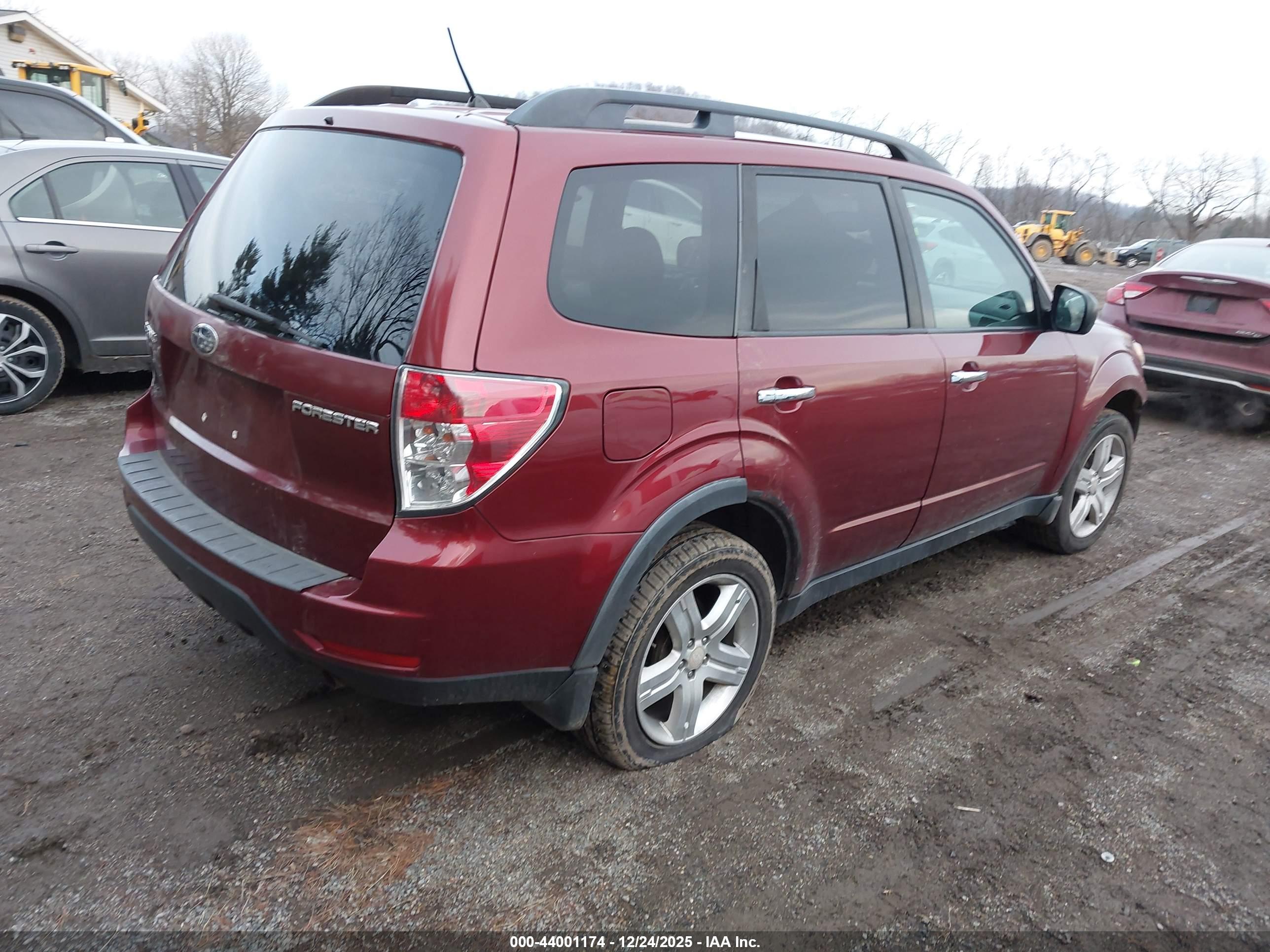 SUBARU FORESTER image 4