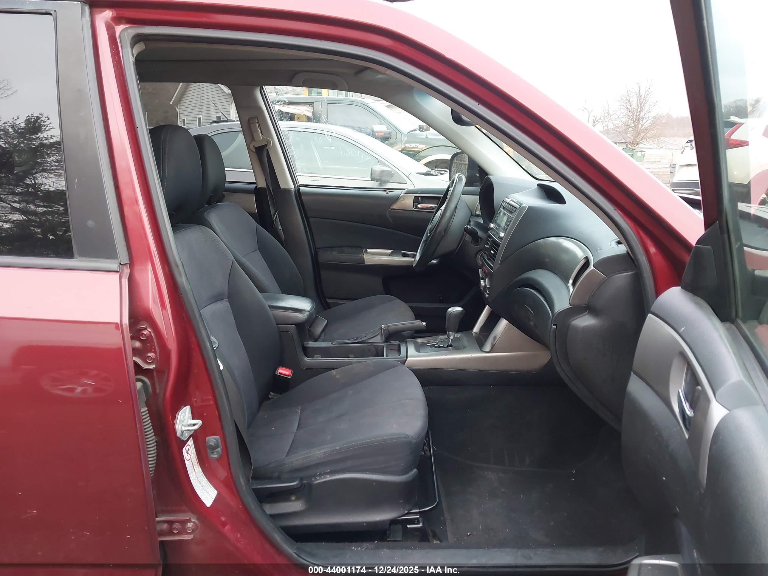 SUBARU FORESTER image 5