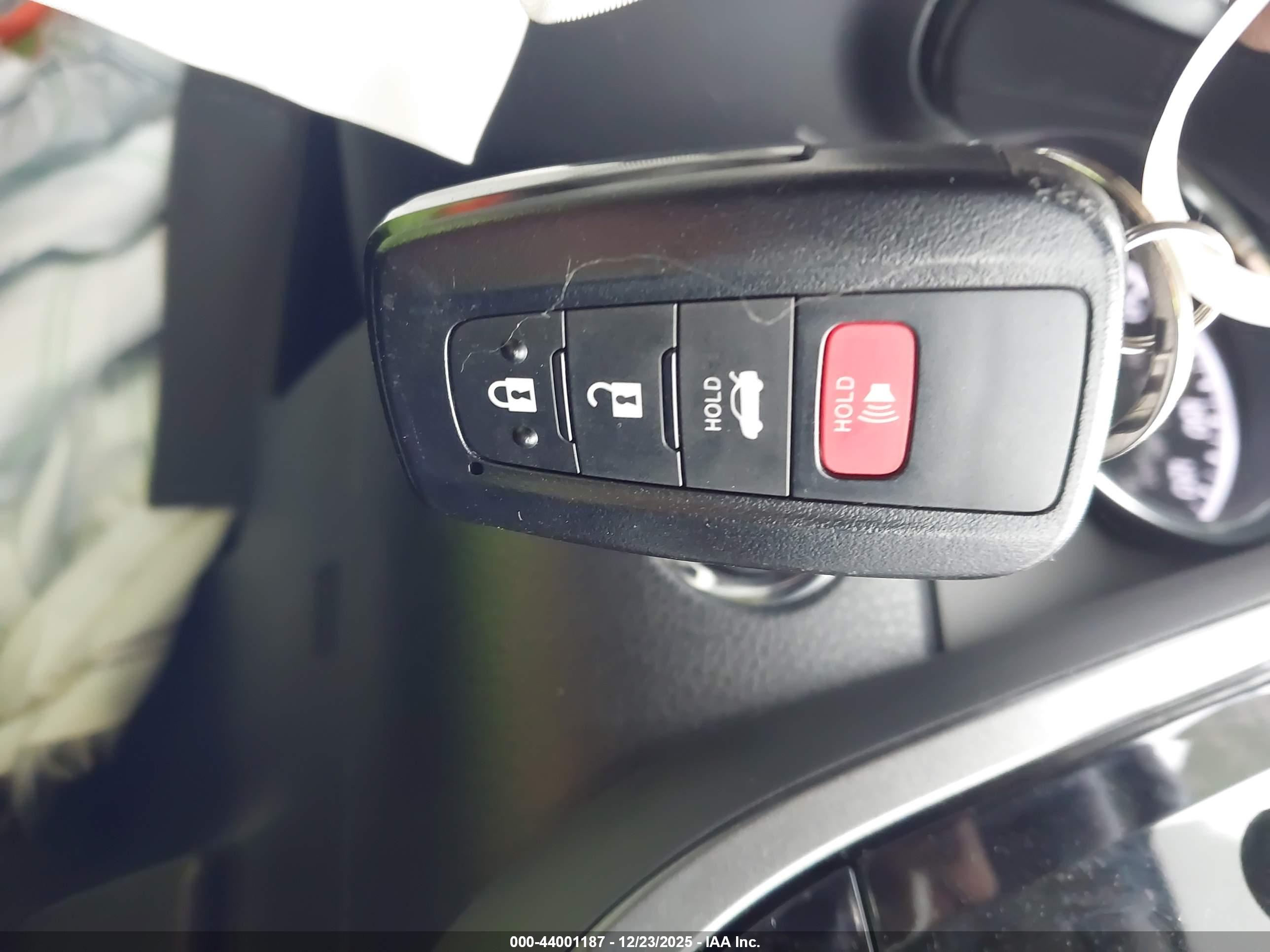 TOYOTA CAMRY image 11