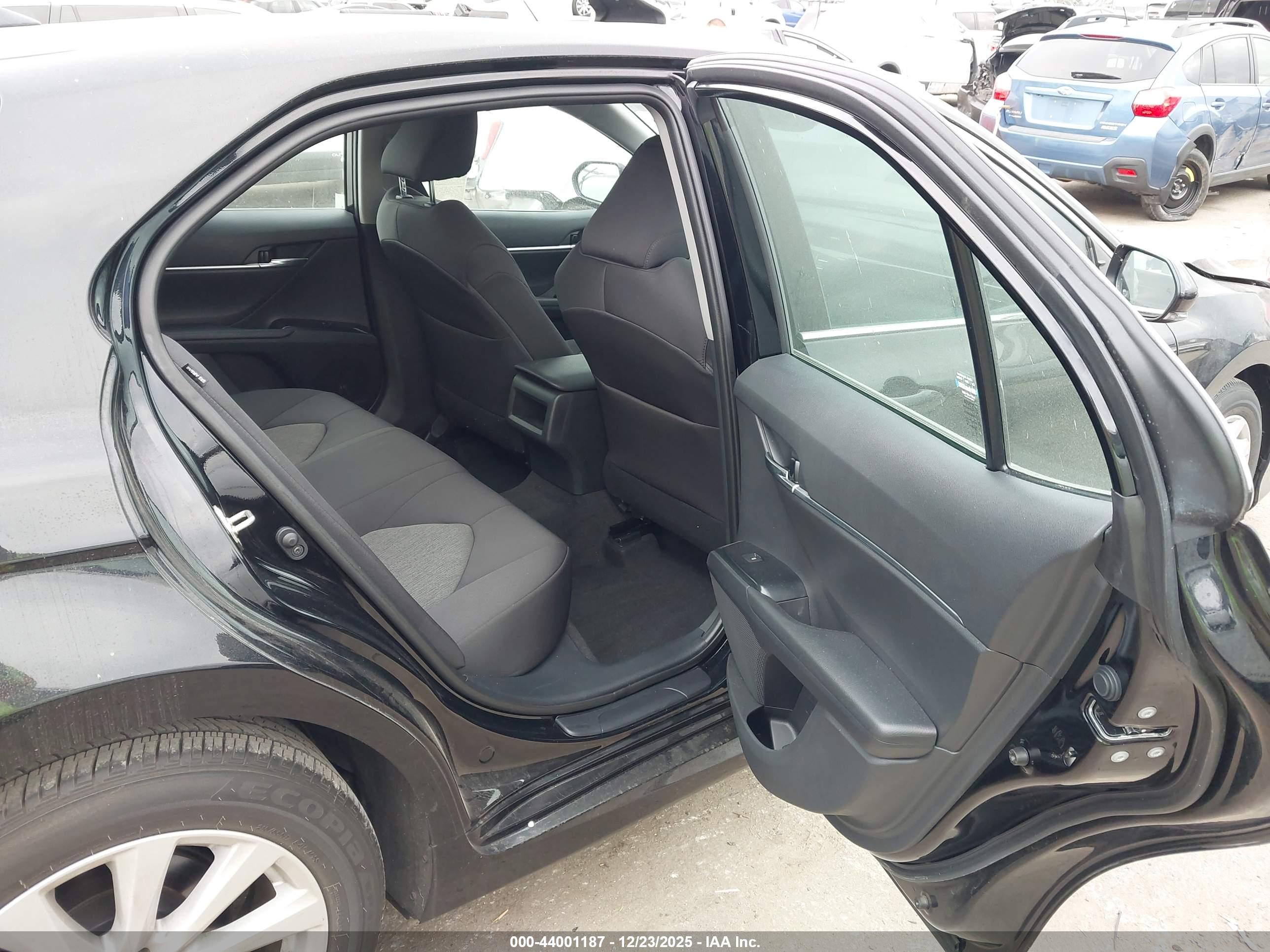 TOYOTA CAMRY image 8