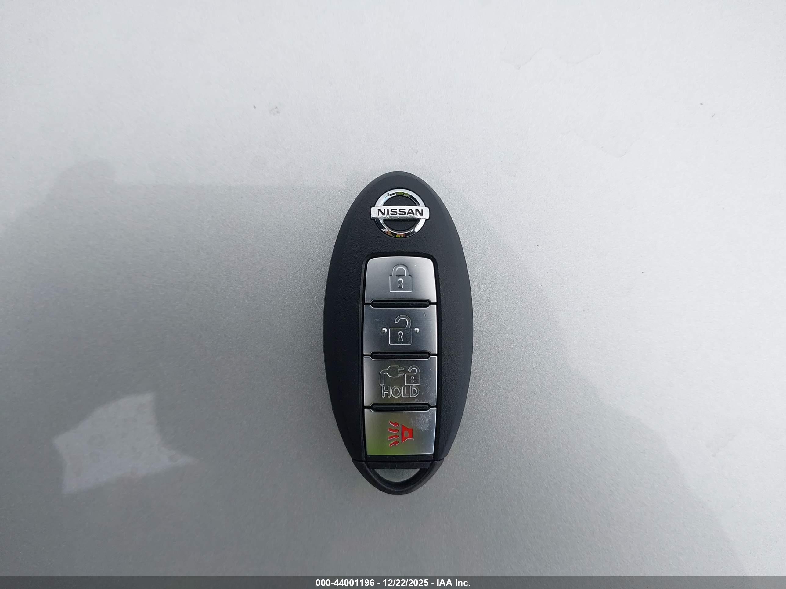 NISSAN LEAF image 11