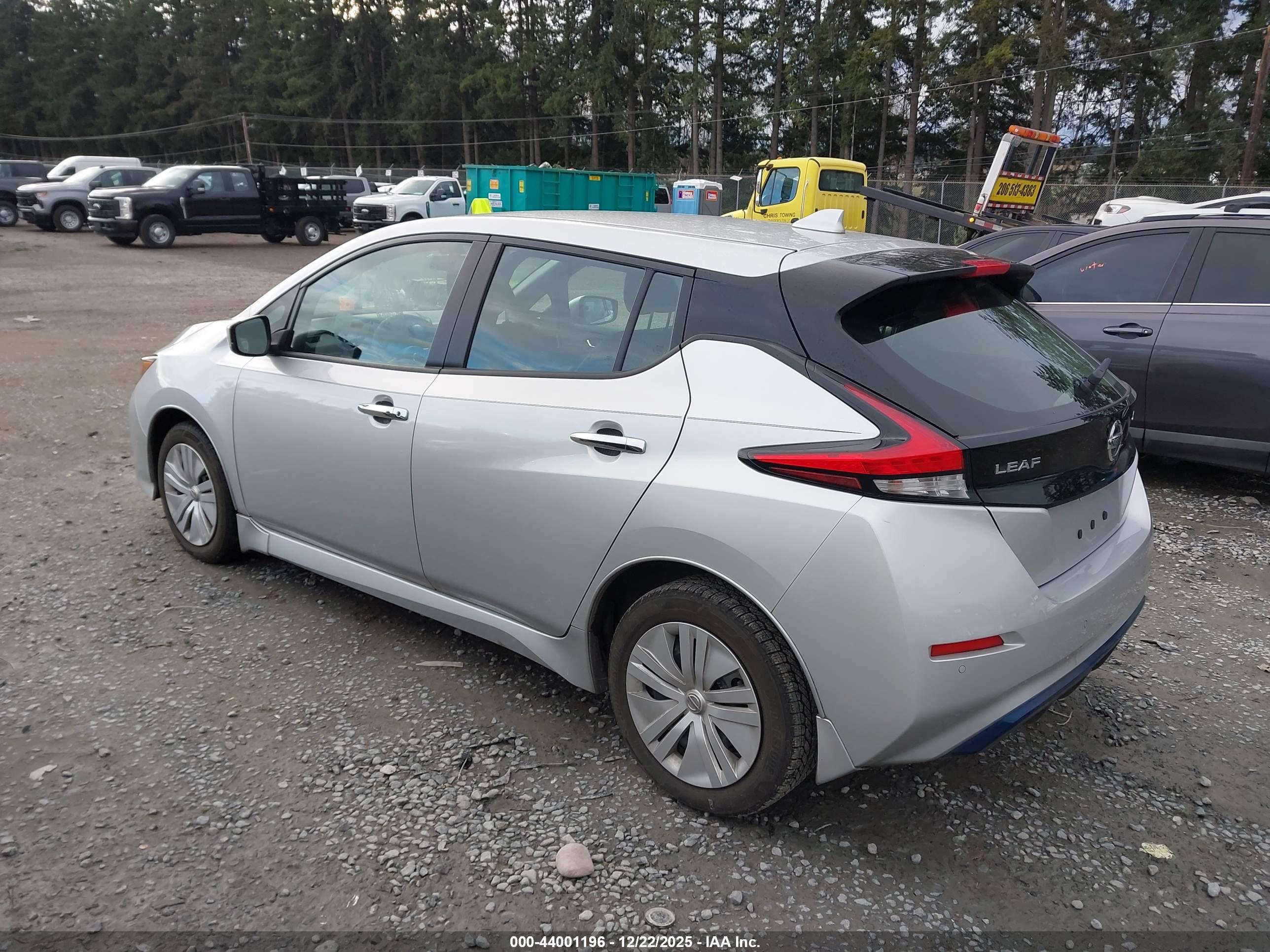 NISSAN LEAF image 3