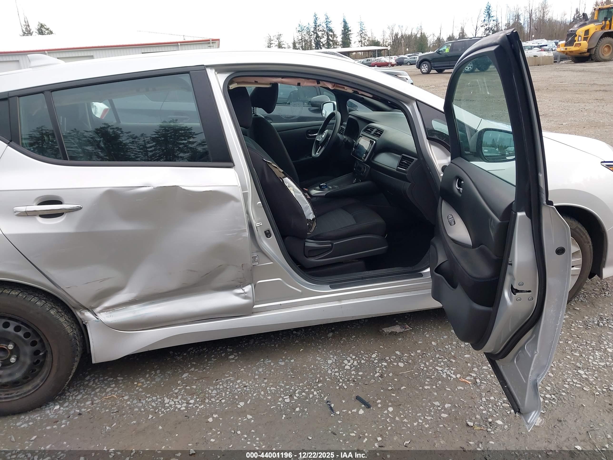 NISSAN LEAF image 5