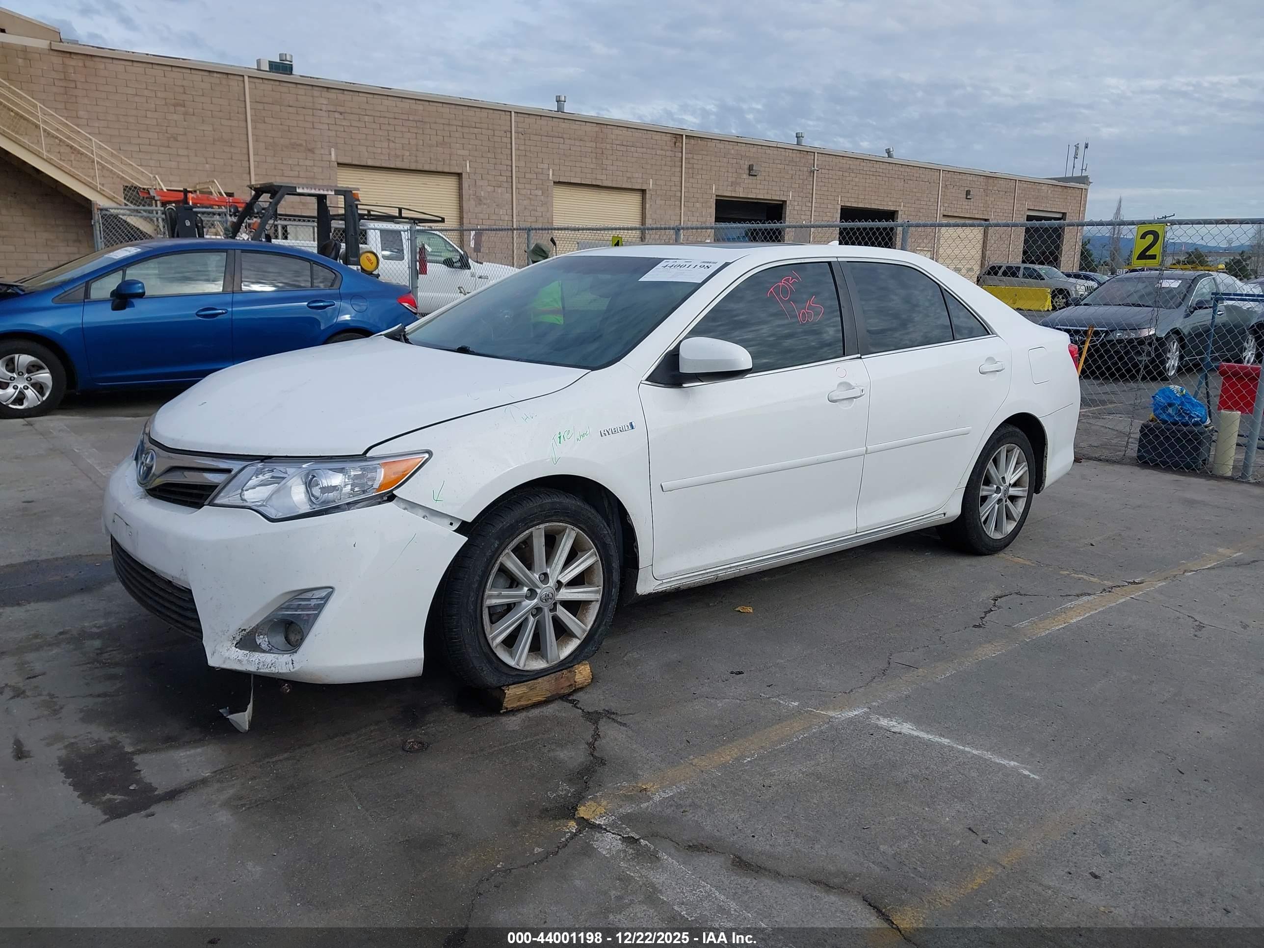 TOYOTA CAMRY image 2