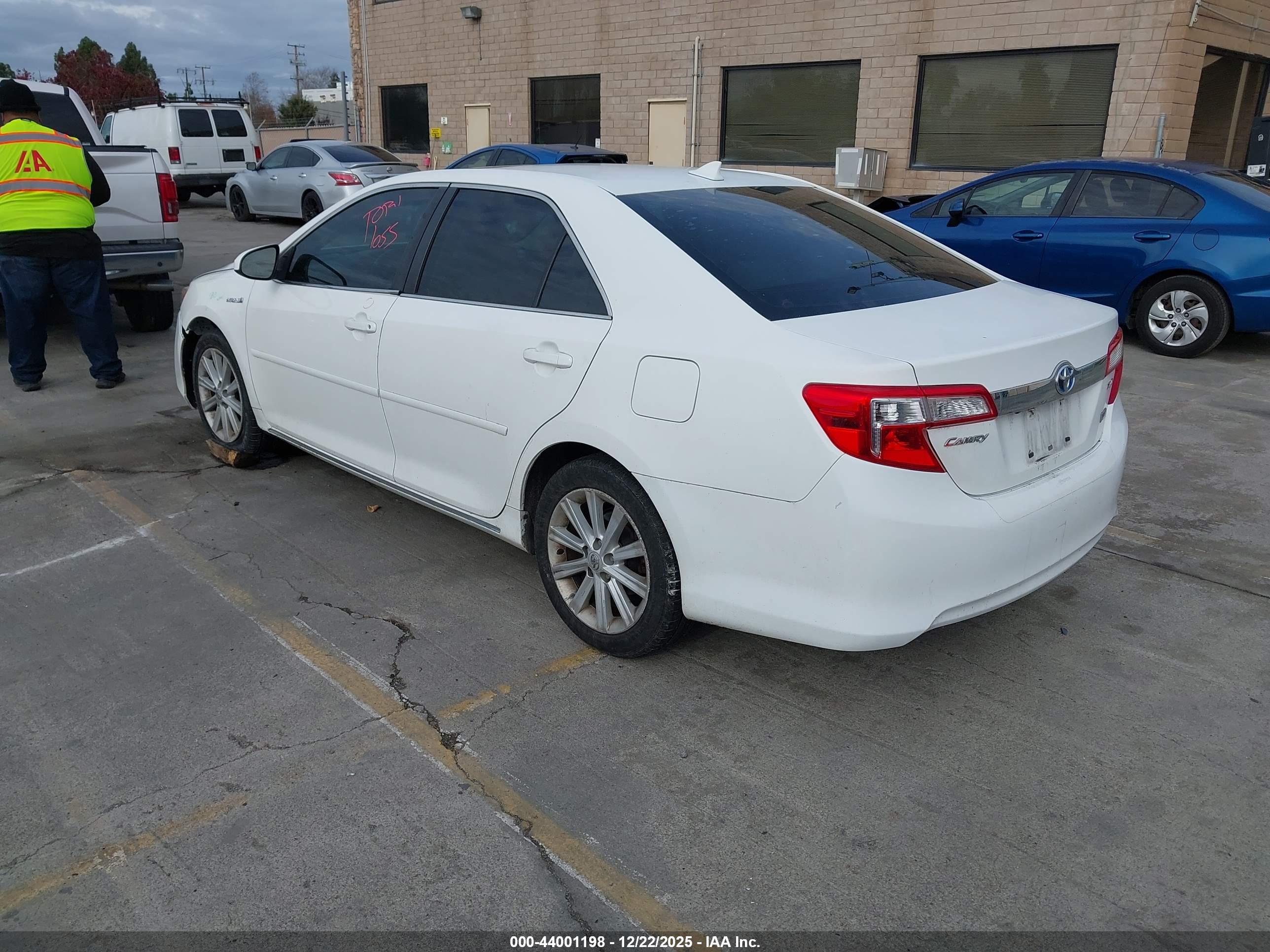 TOYOTA CAMRY image 3