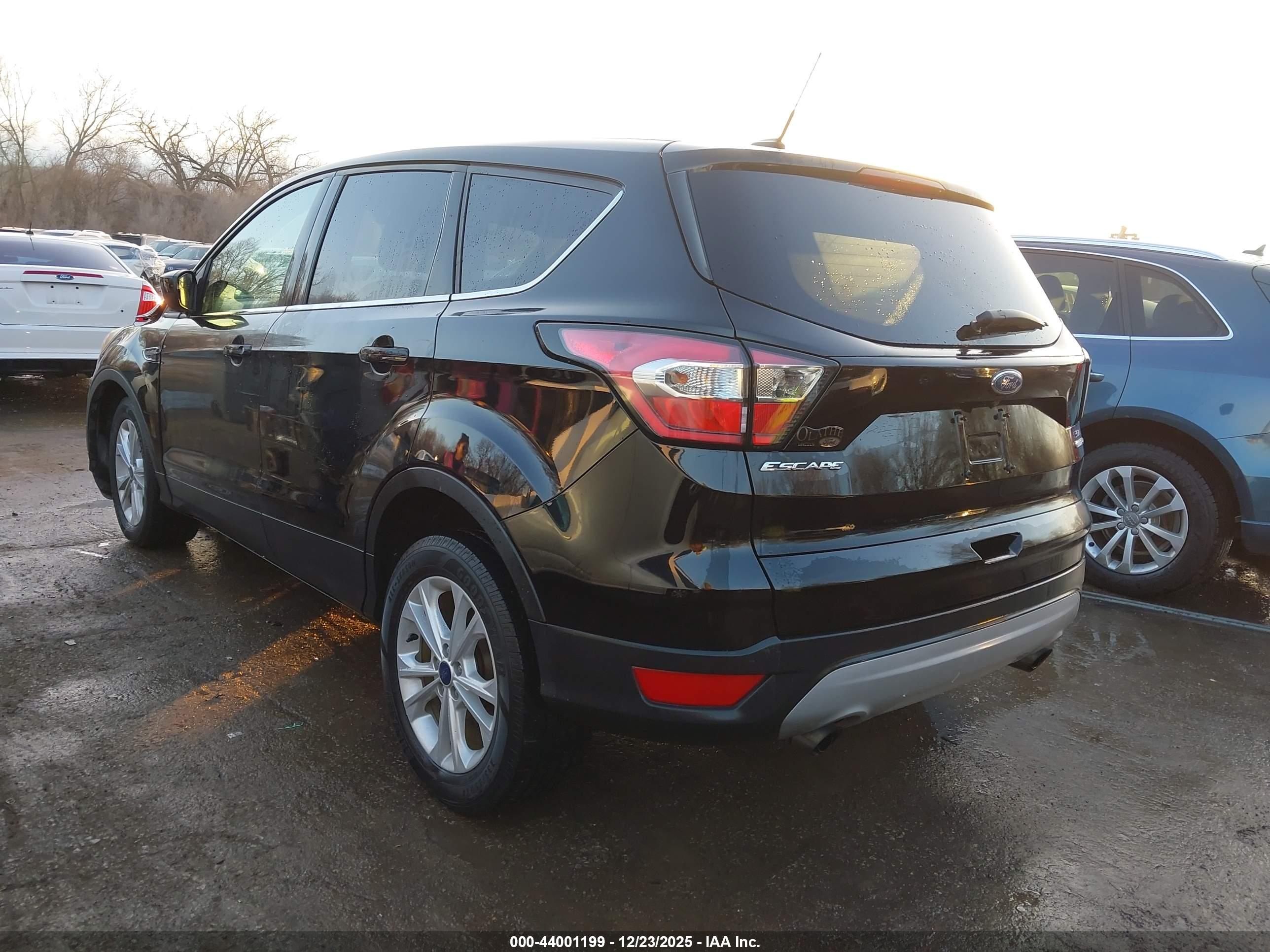 FORD ESCAPE image 3
