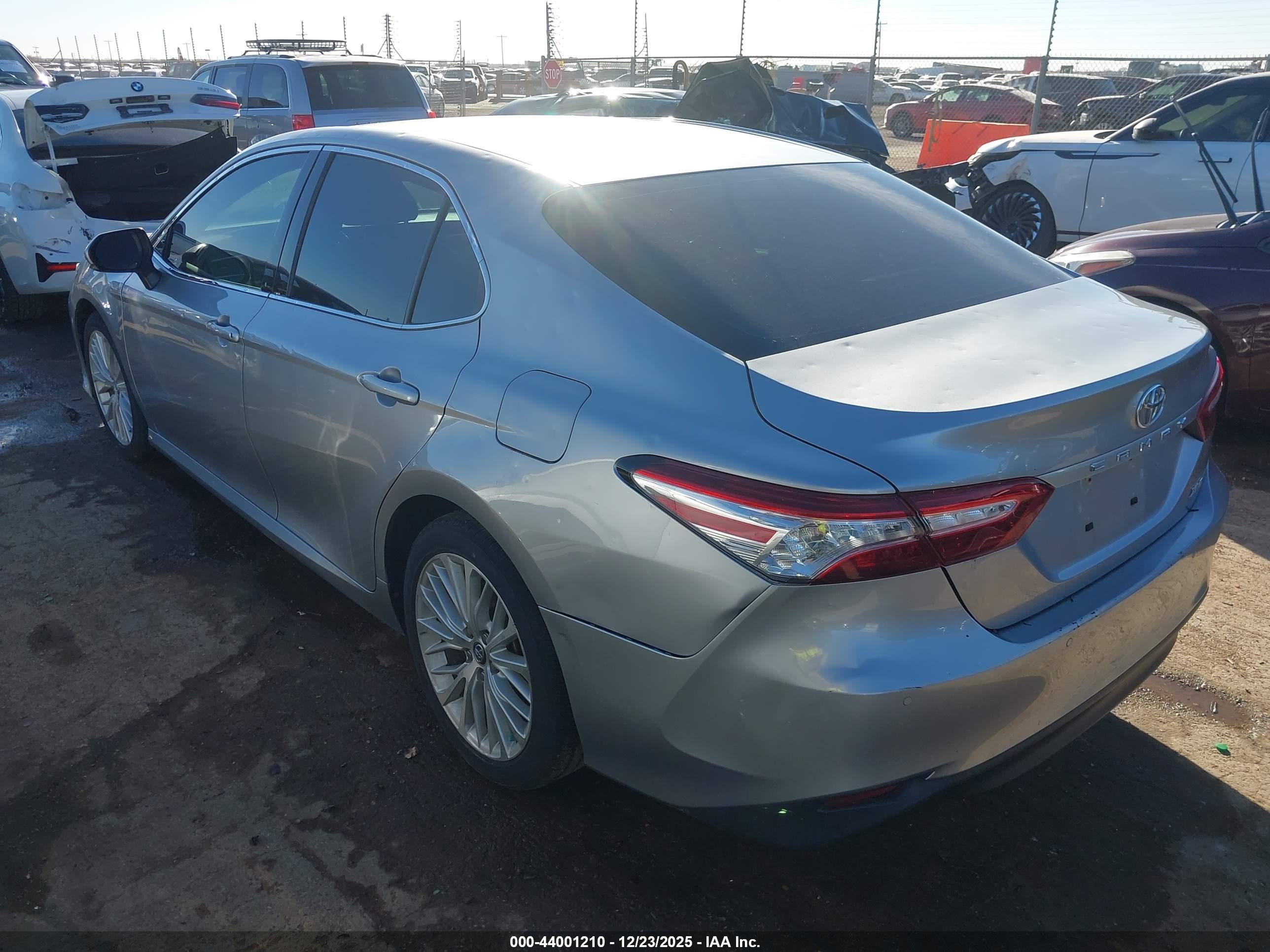 TOYOTA CAMRY image 3