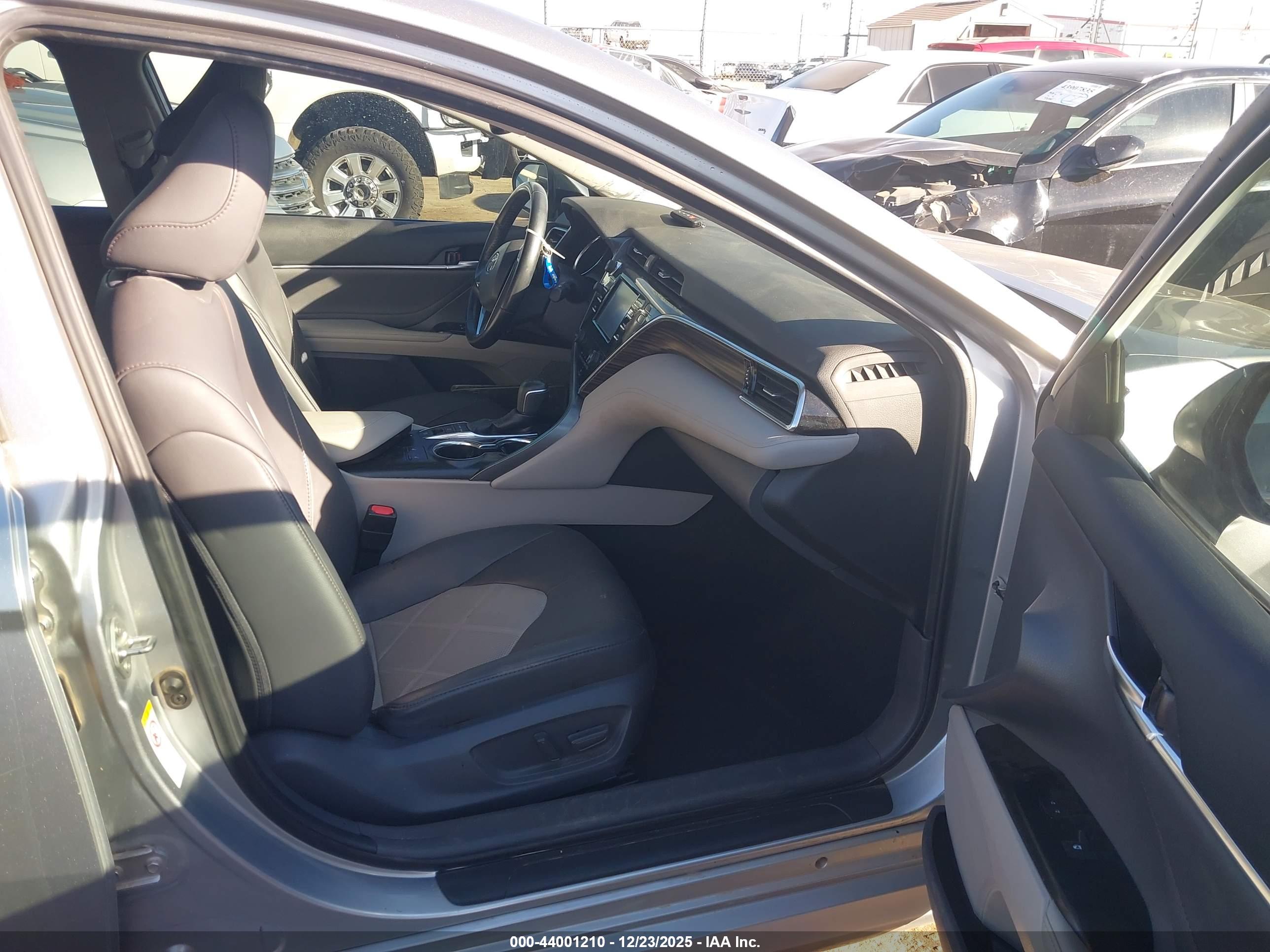 TOYOTA CAMRY image 5