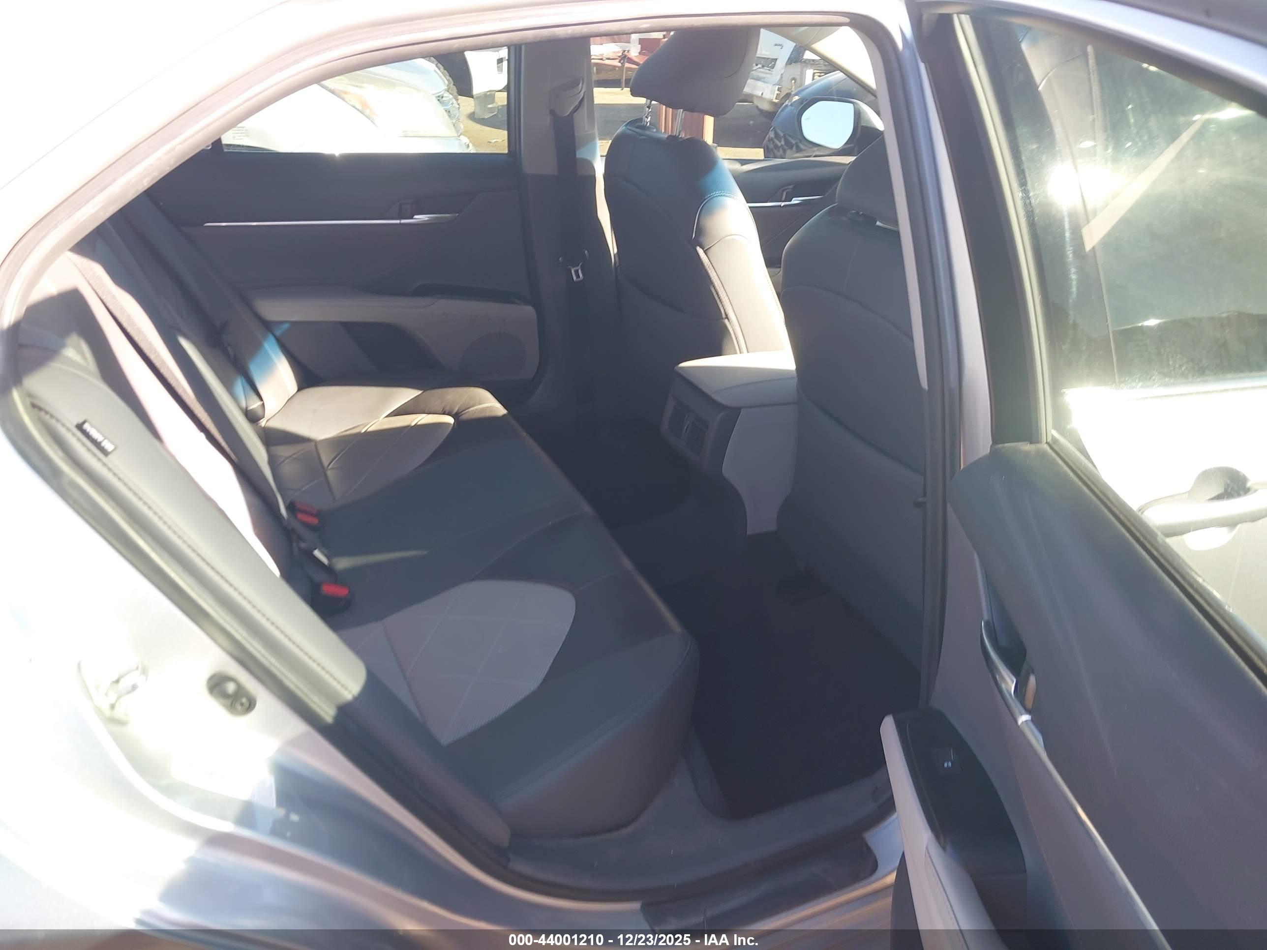TOYOTA CAMRY image 8