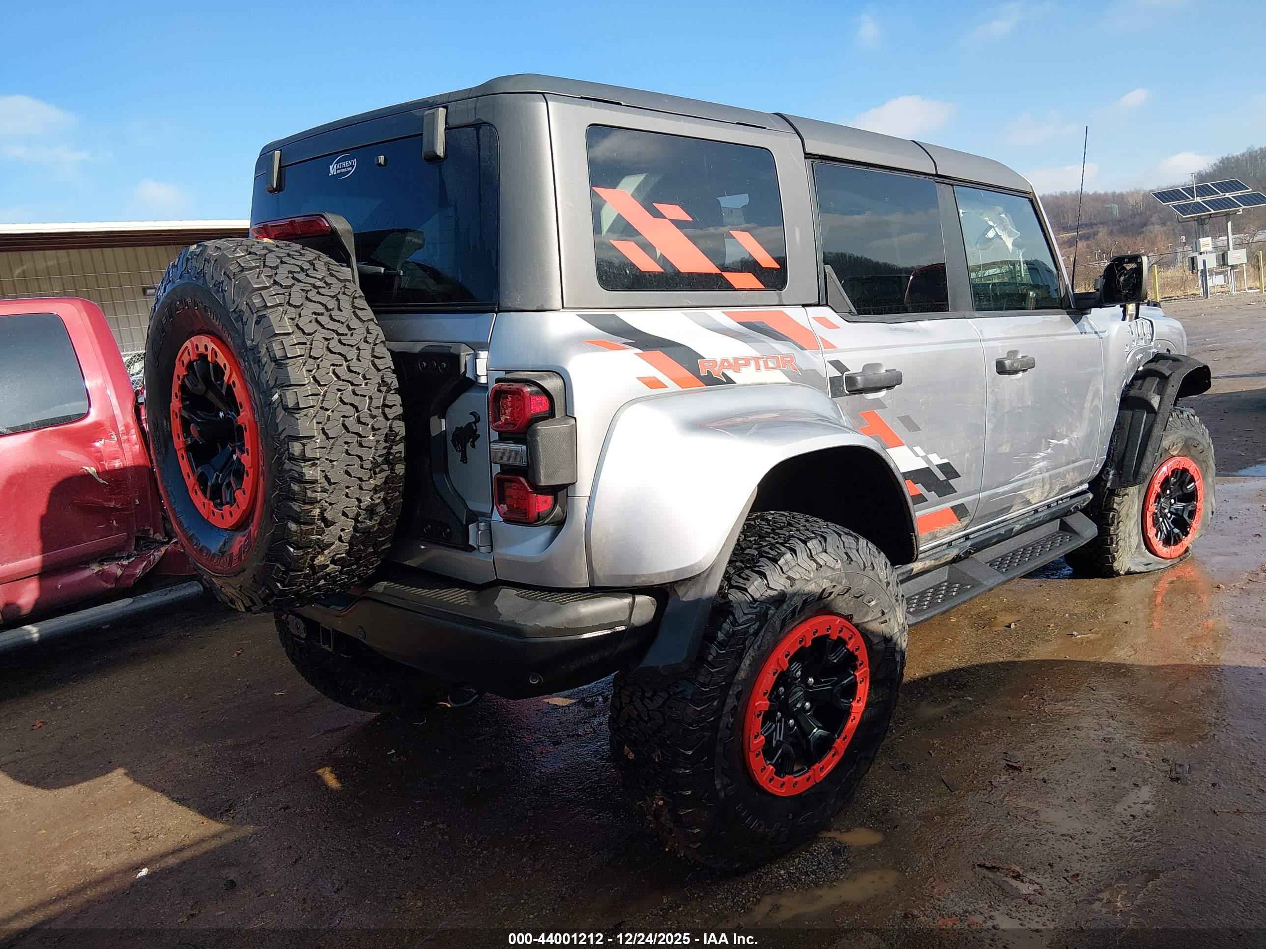 FORD BRONCO image 4
