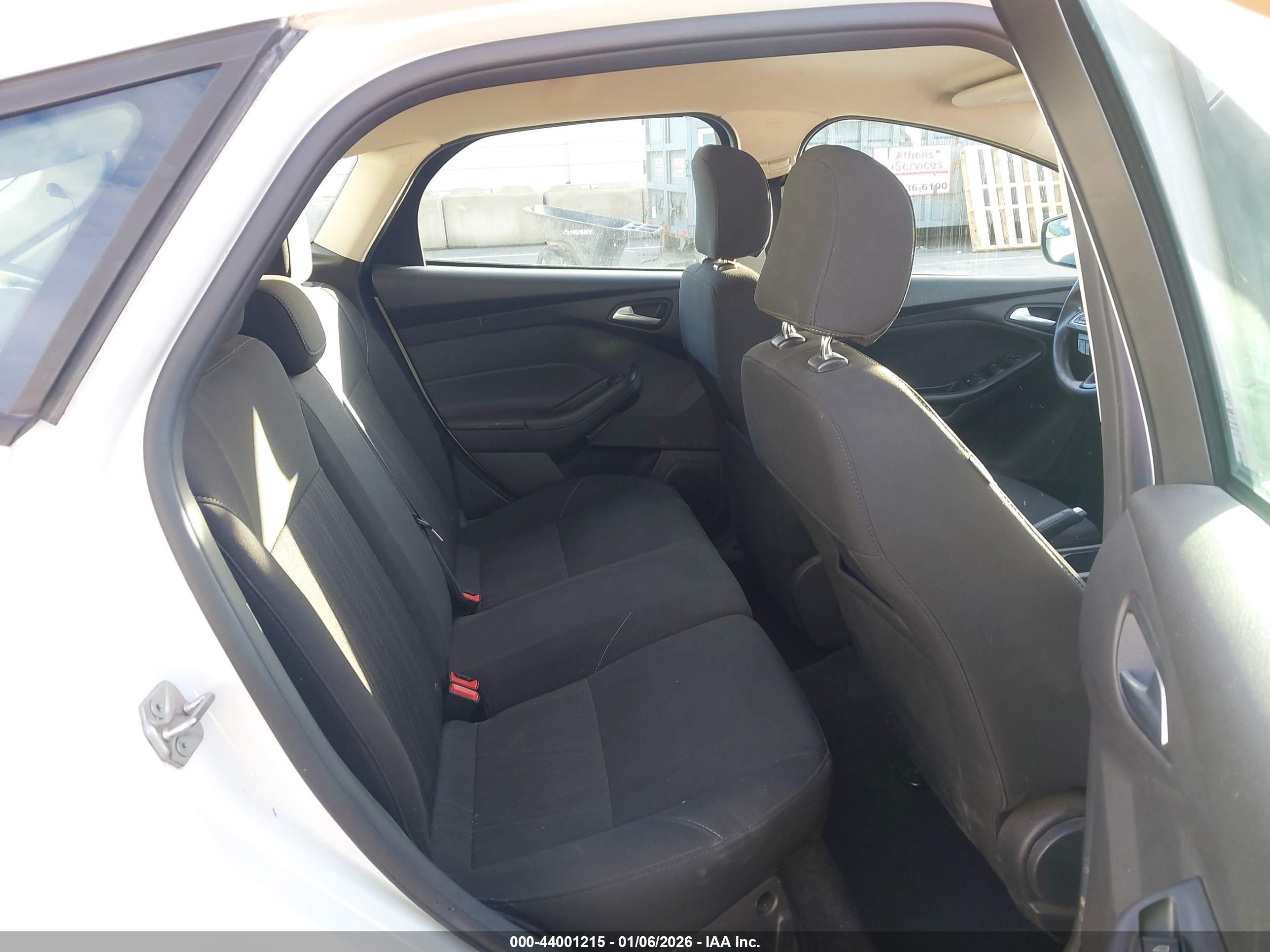 FORD FOCUS image 8