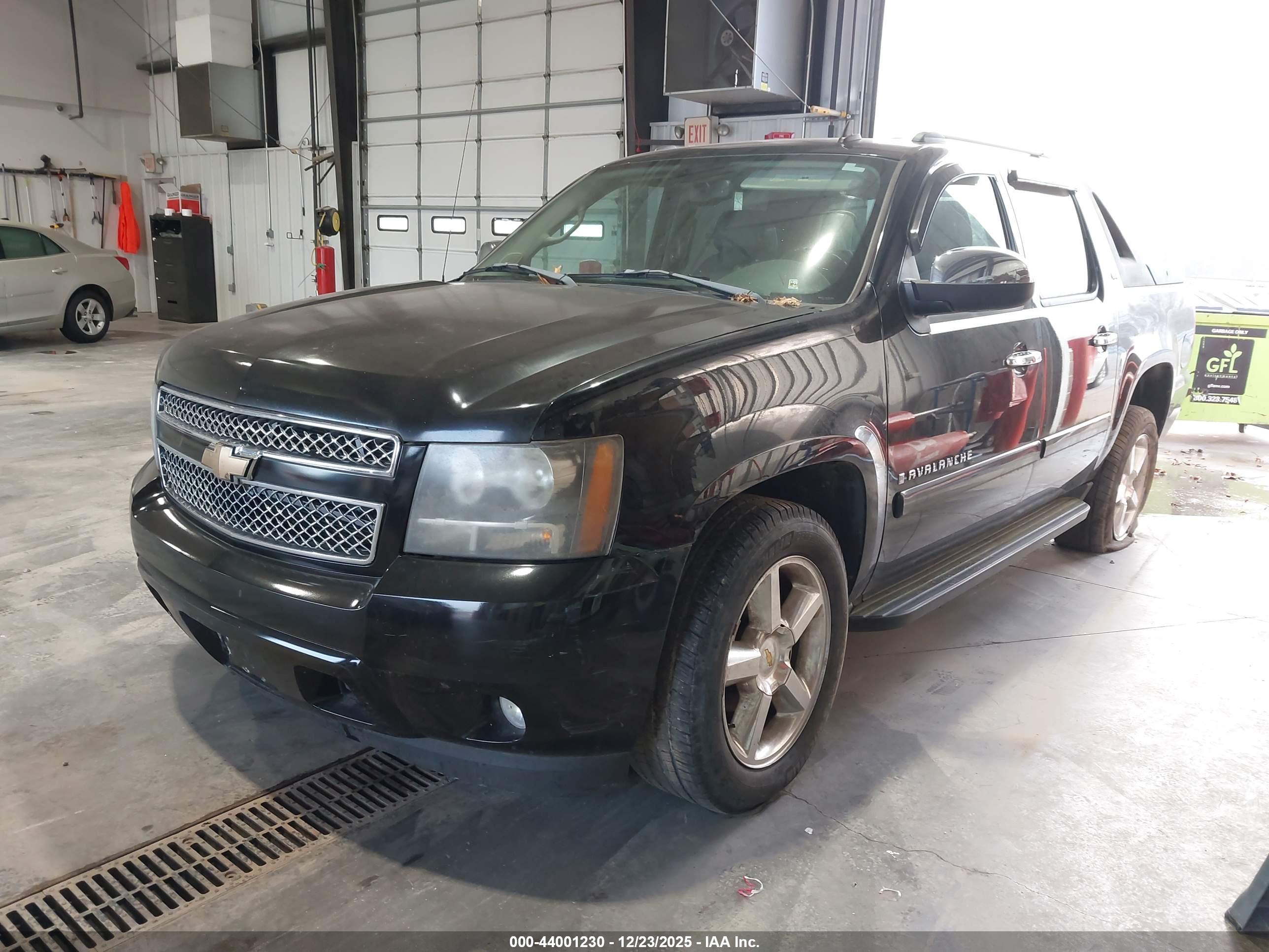 CHEVROLET AVALANCHE image 2