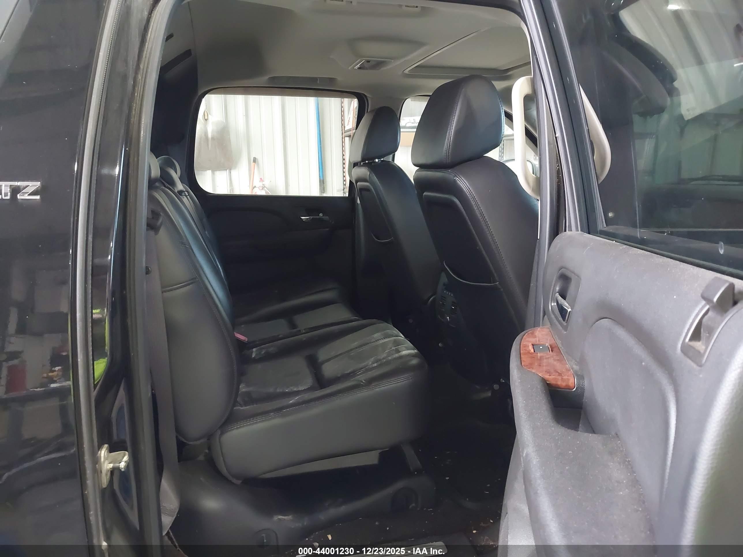 CHEVROLET AVALANCHE image 8