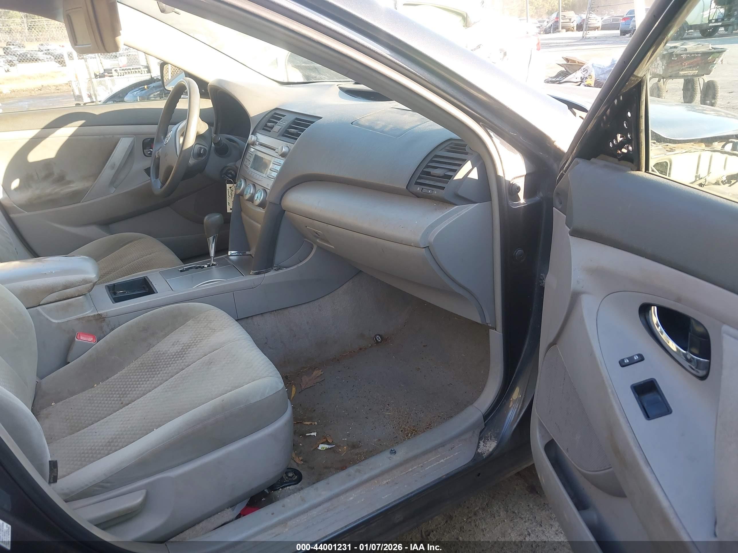 TOYOTA CAMRY image 5