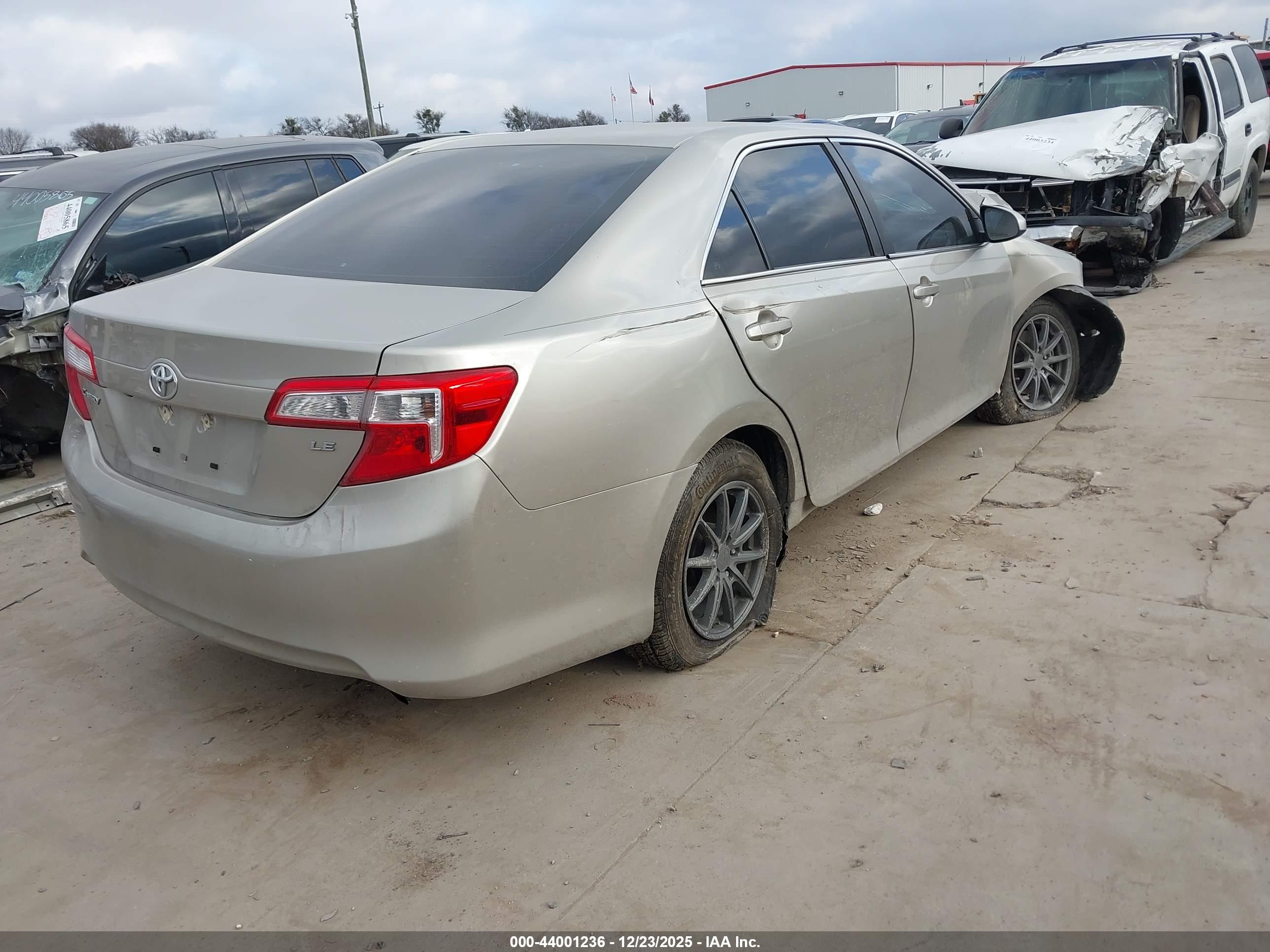 TOYOTA CAMRY image 4