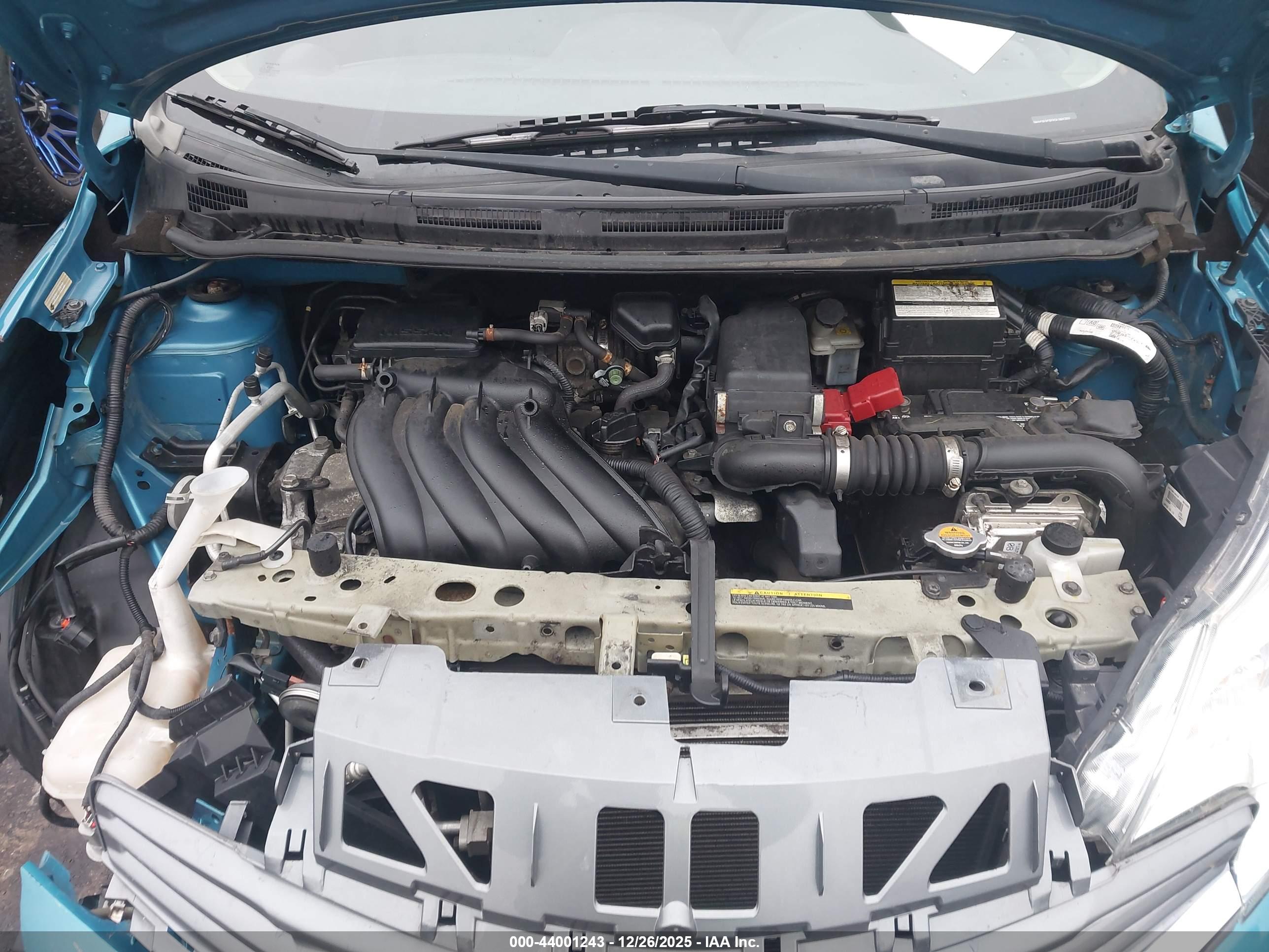 NISSAN VERSA image 10
